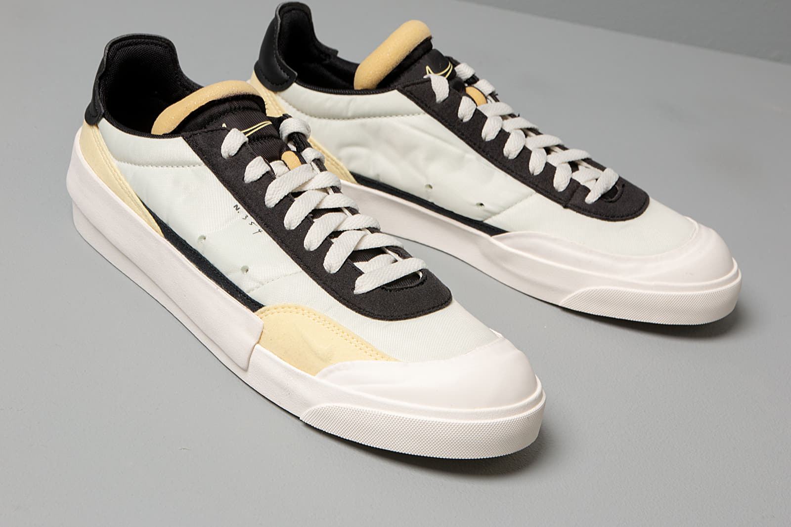 Herren Sneaker und Schuhe Nike Drop-Type Sail/ Black-Bicycle Yellow-Phantom