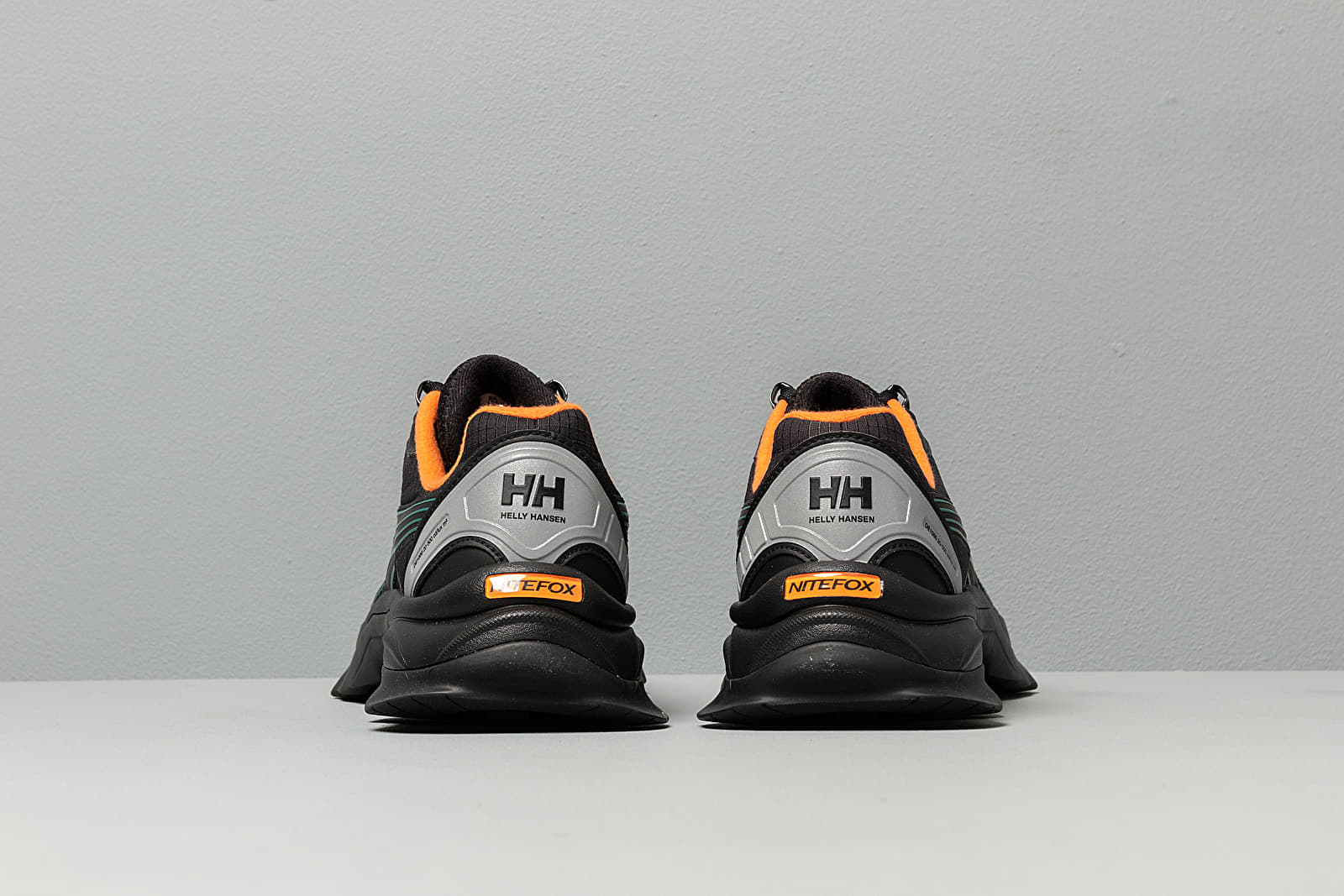 Puma helly sales hansen on feet