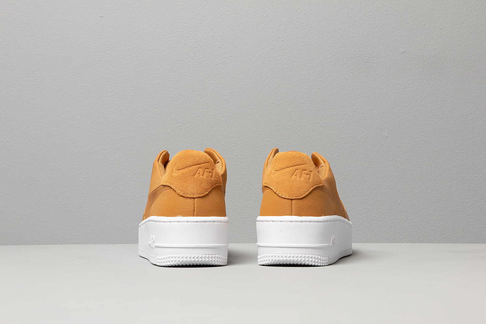 Damen Sneaker und Schuhe Nike W Air Force 1 Sage Low LX Wheat/ Wheat-Metallic Gold-White