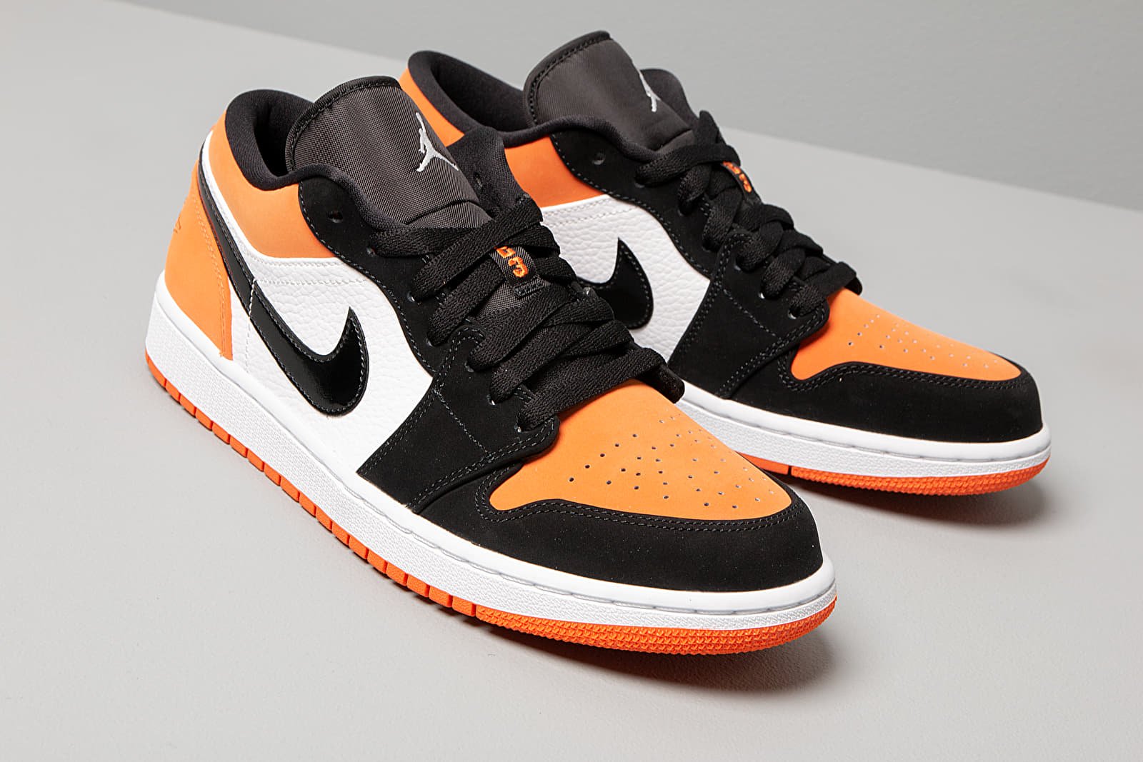 Férfi cipők Air Jordan 1 Low White/ Black-Starfish