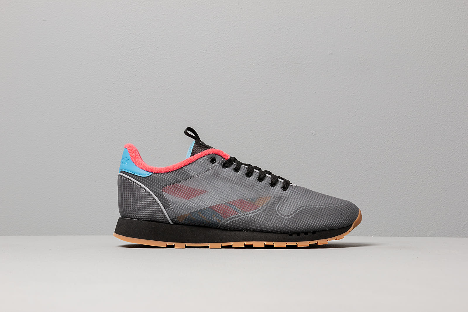 Reebok classic store trainers mens pink