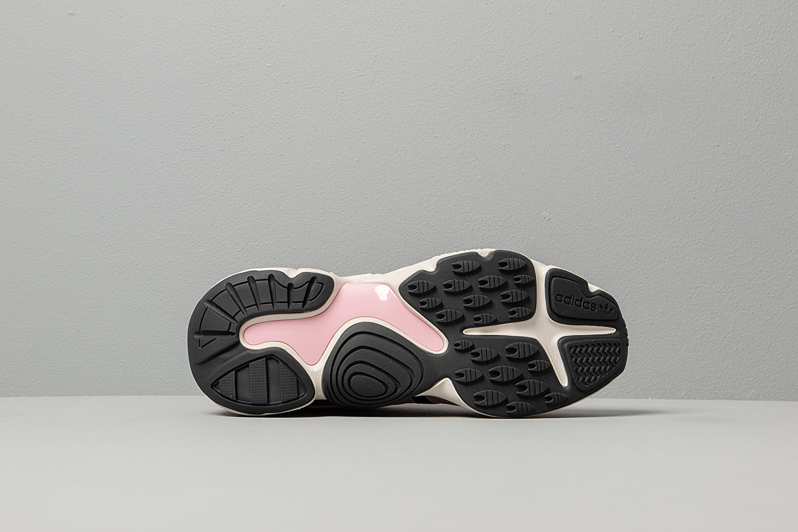 Zapatillas mujer adidas Magmur Runner W True Pink/ Raw White/ Core Black