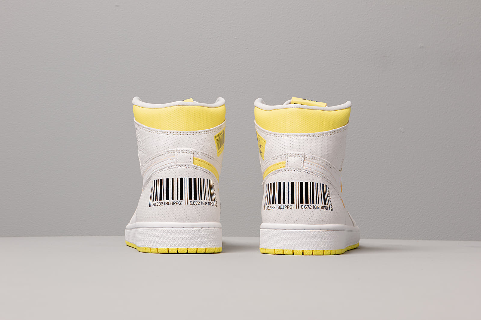 Black yellow white outlet jordan 1