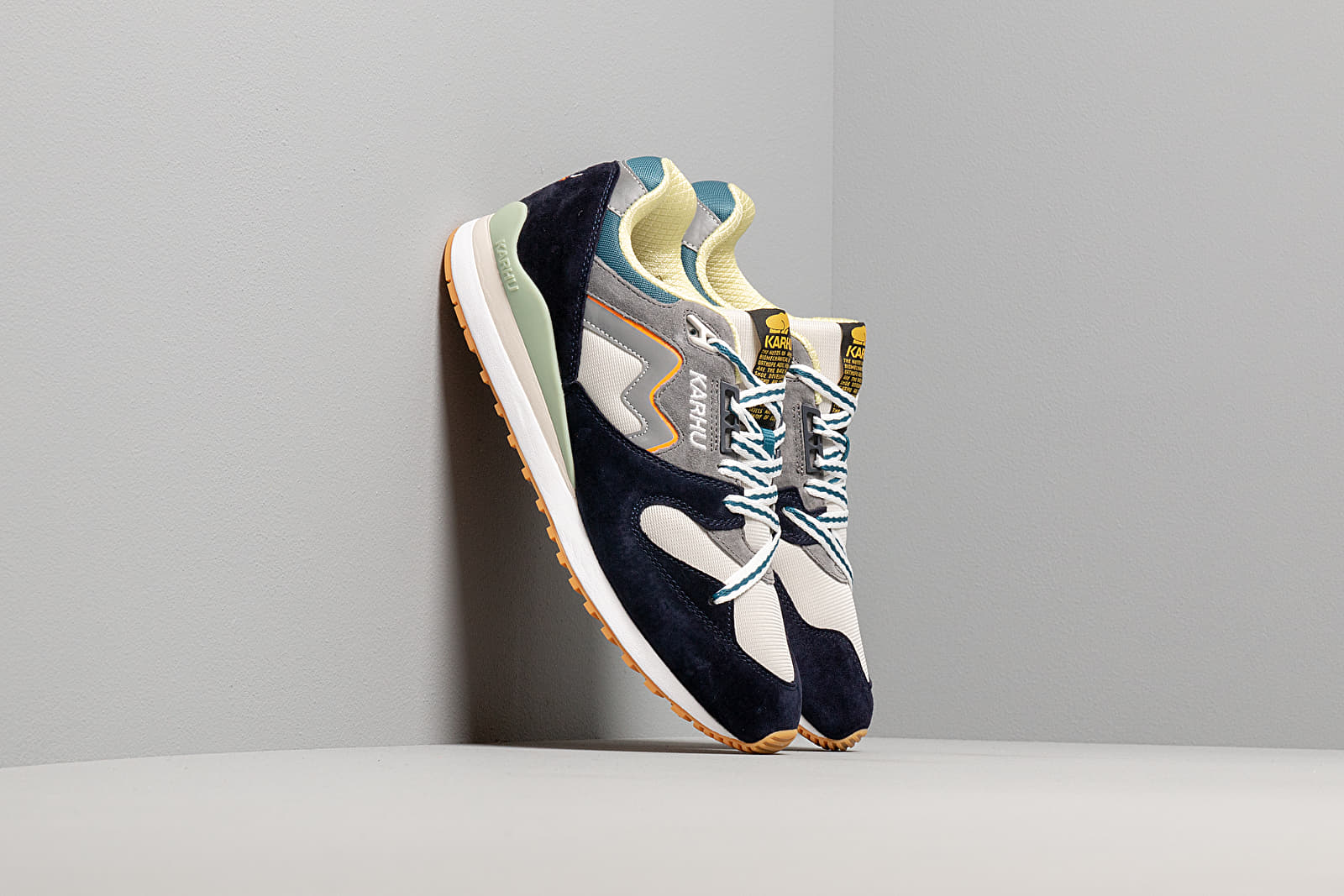 Chaussures et baskets homme Karhu Synchron Classic Night Sky/ Monument