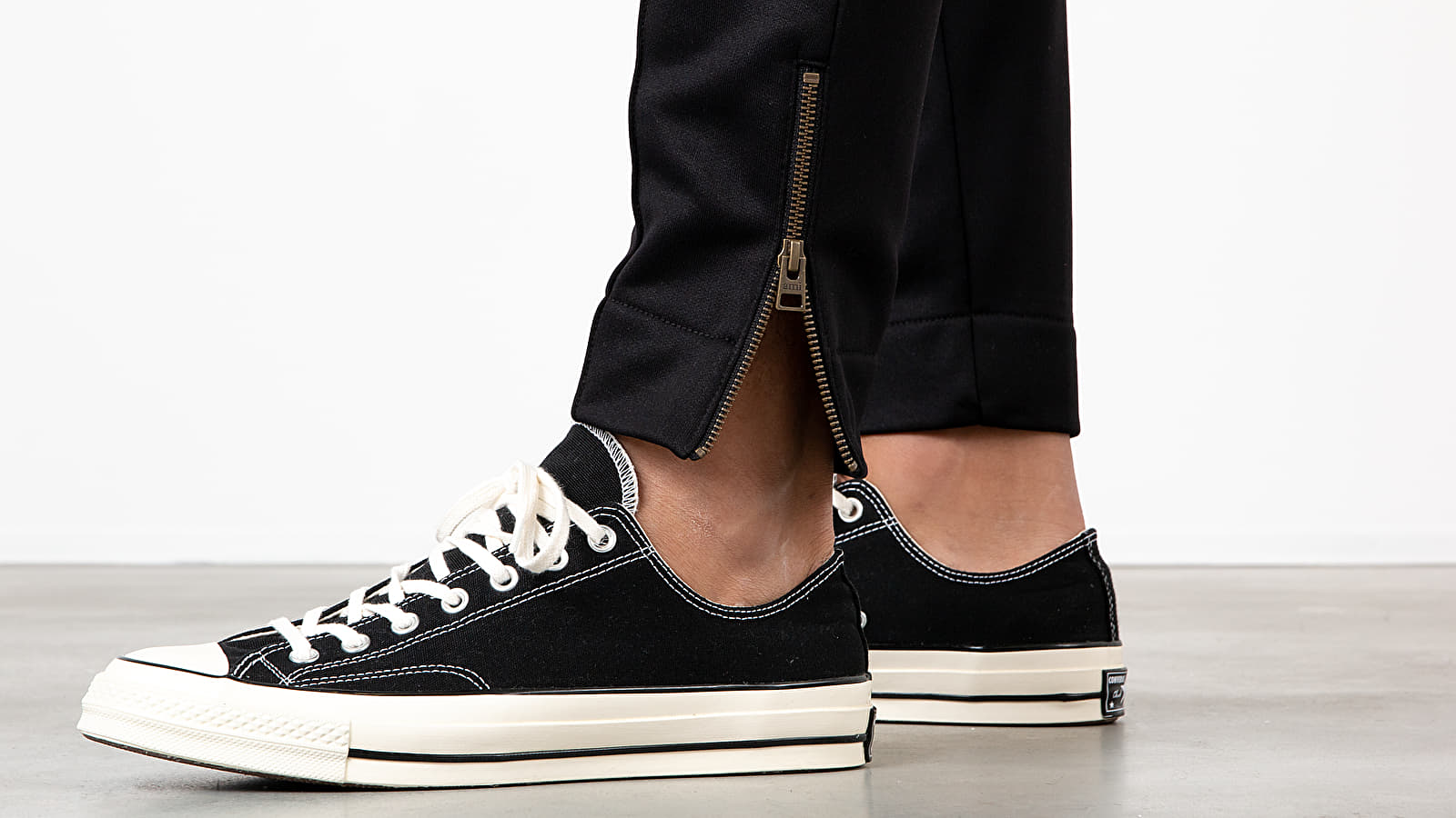 Nohavice AMI Alexadre Mattiusssi De Coeur Pants Black