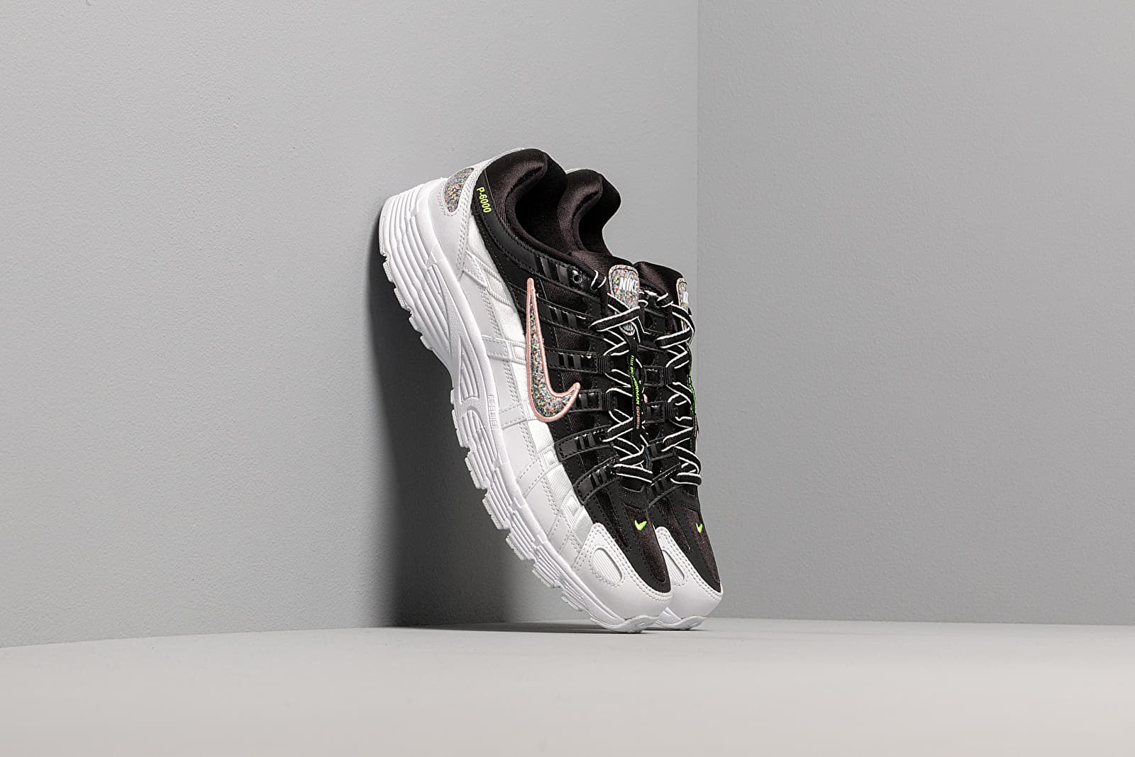 Naiste jalatsid Nike W P-6000 Se Black/ Multi-Color-White-Coral Stardust
