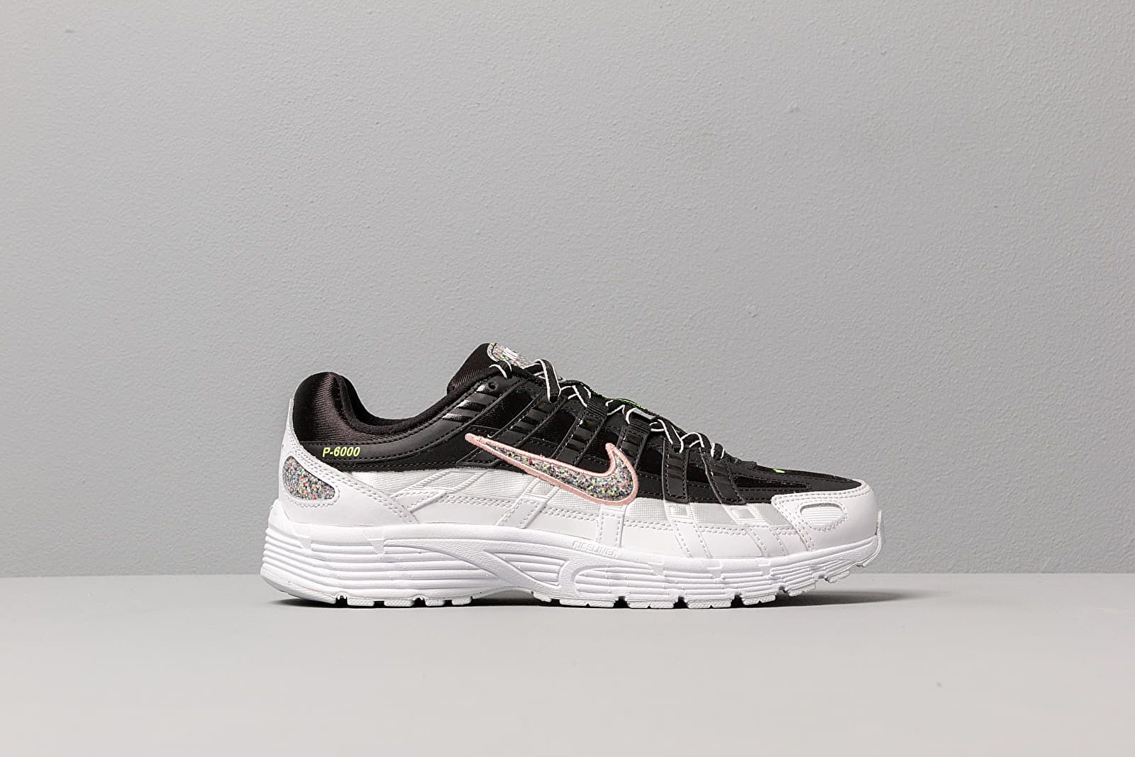 Naiste jalatsid Nike W P-6000 Se Black/ Multi-Color-White-Coral Stardust