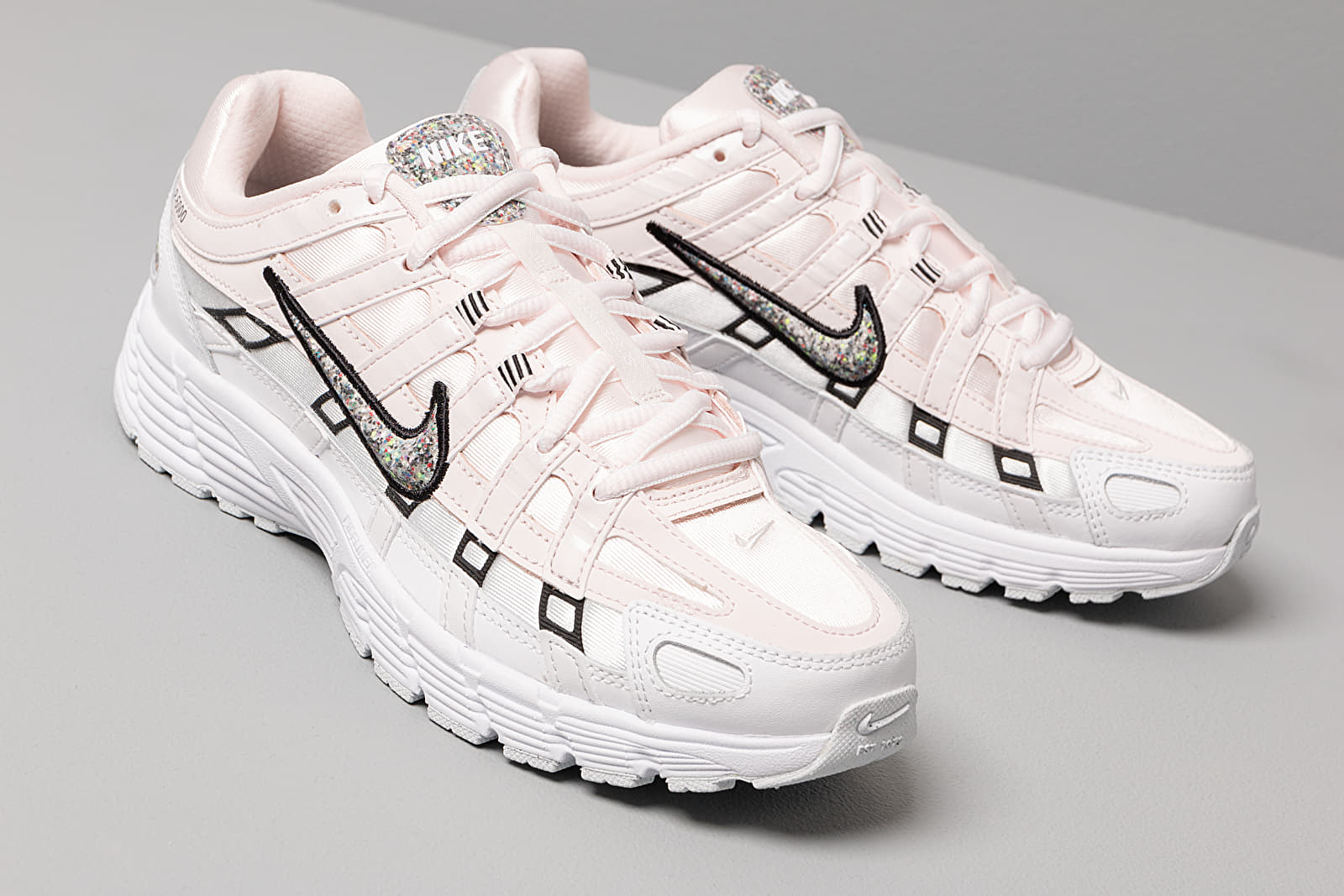 スニーカー Nike P-6000 SE LIGHT SOFT PINK 日本未入荷!☆NIKE P-6000 SE LIGHT SOFT PINK☆ (Nike