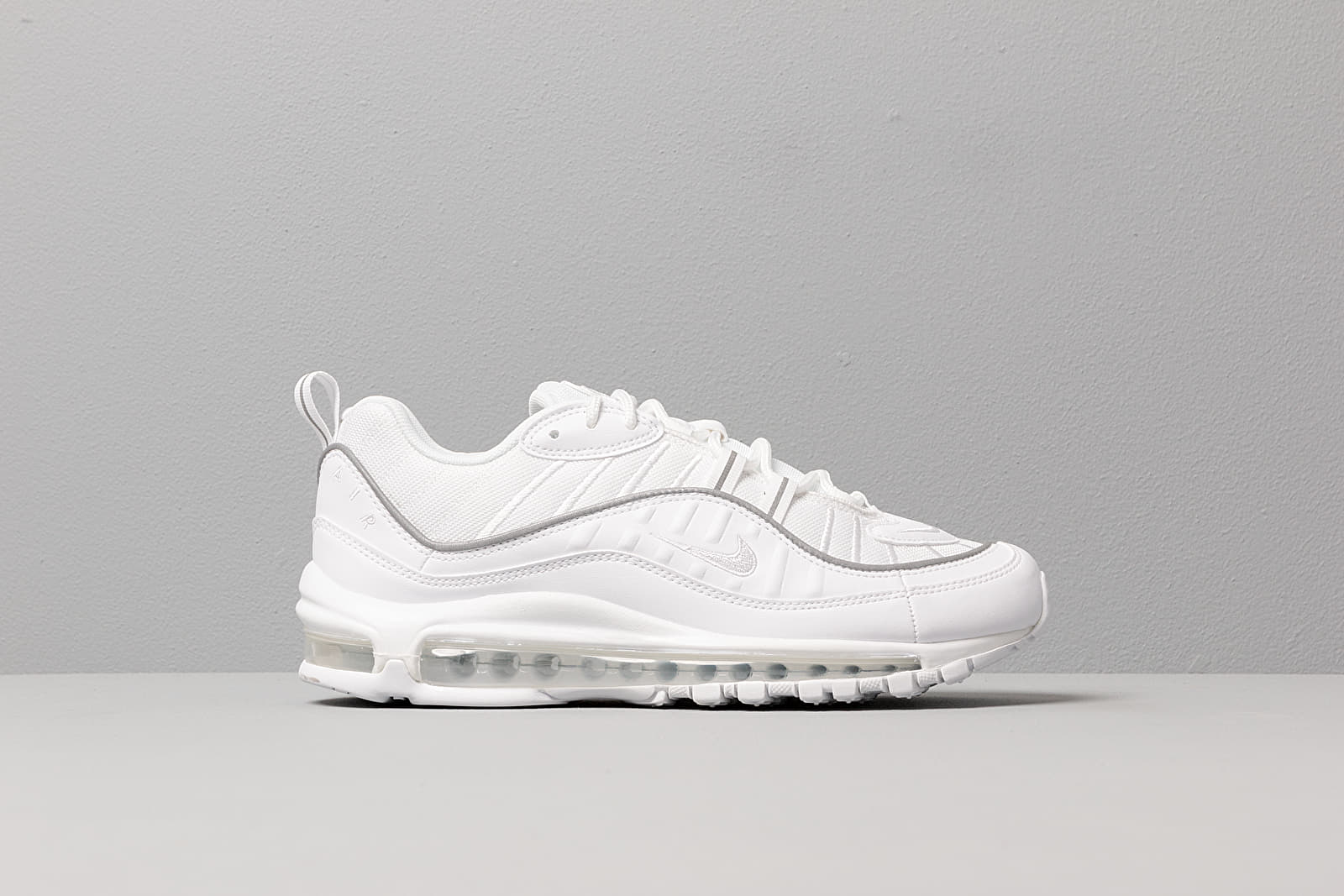 Nike 98 all store white