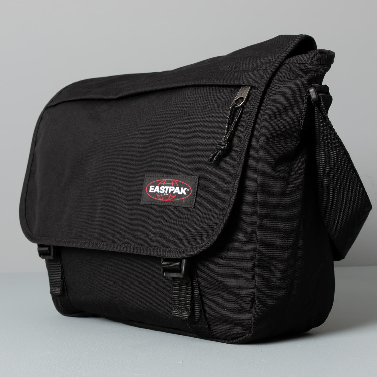 Torby przez ramię EASTPAK Delegate + Shoulder Bag Black
