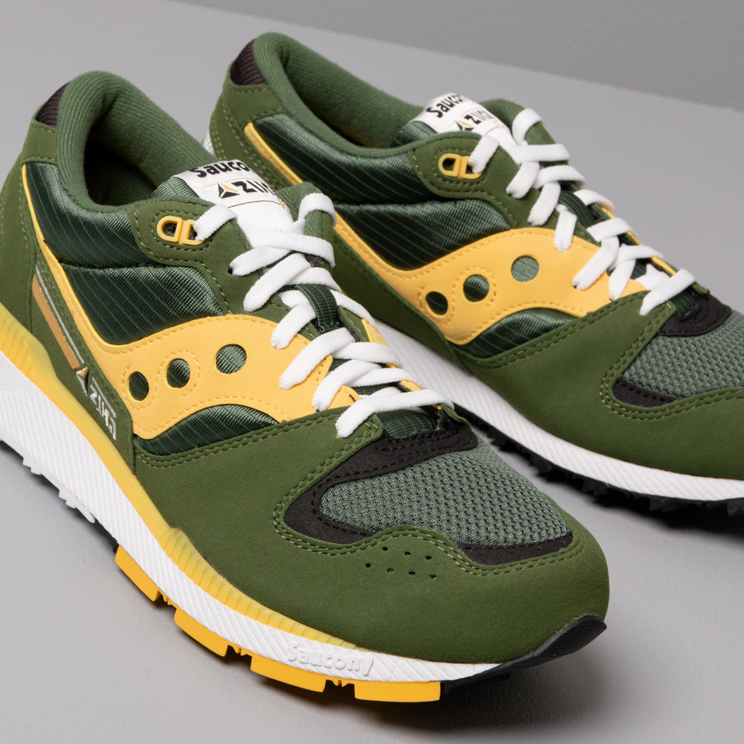 Green best sale yellow saucony