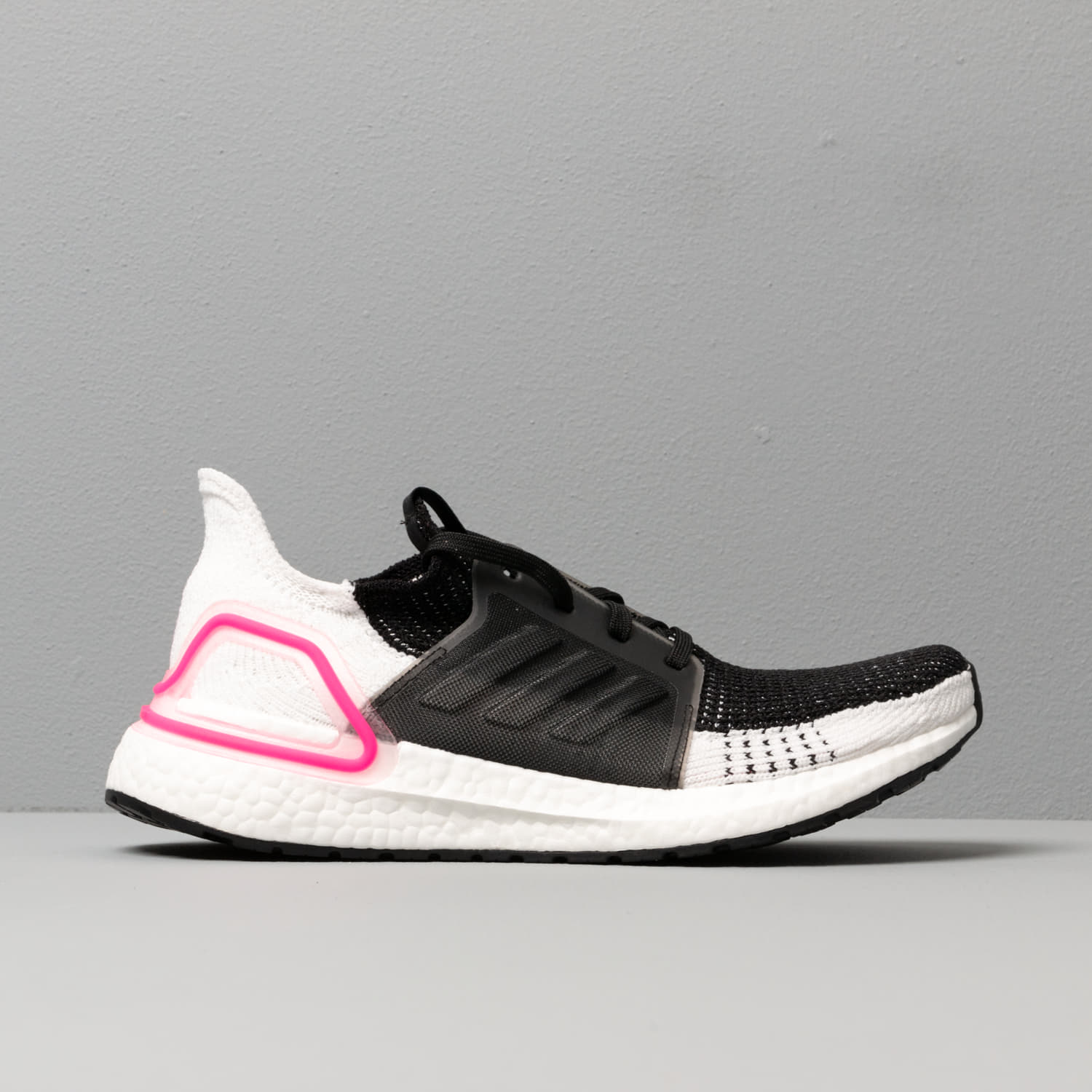 Ultra boost 19 2024 black white pink