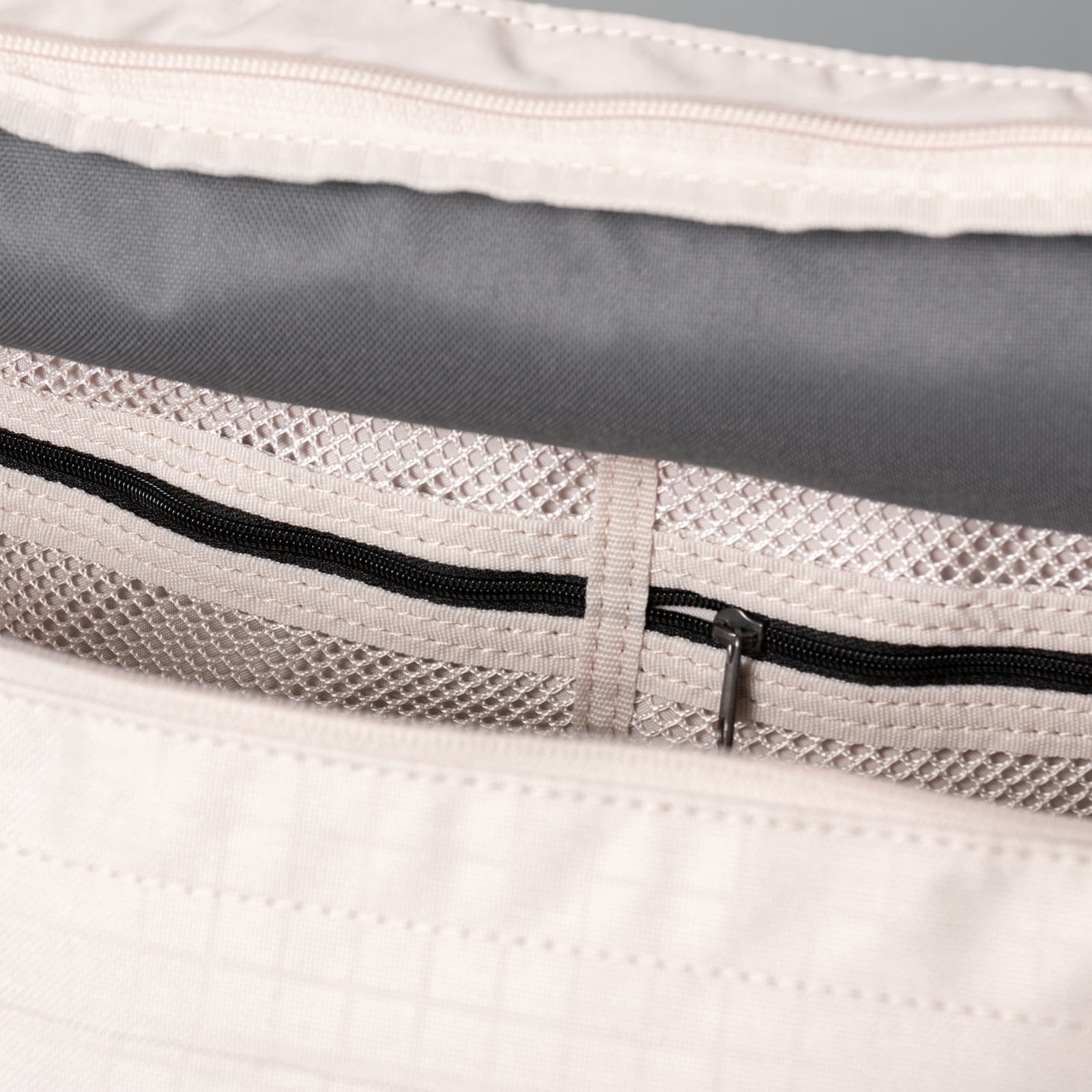 Övtáskák Nike Sportswear Tech Hip Pack Desert Sand/ Black/ Reflective
