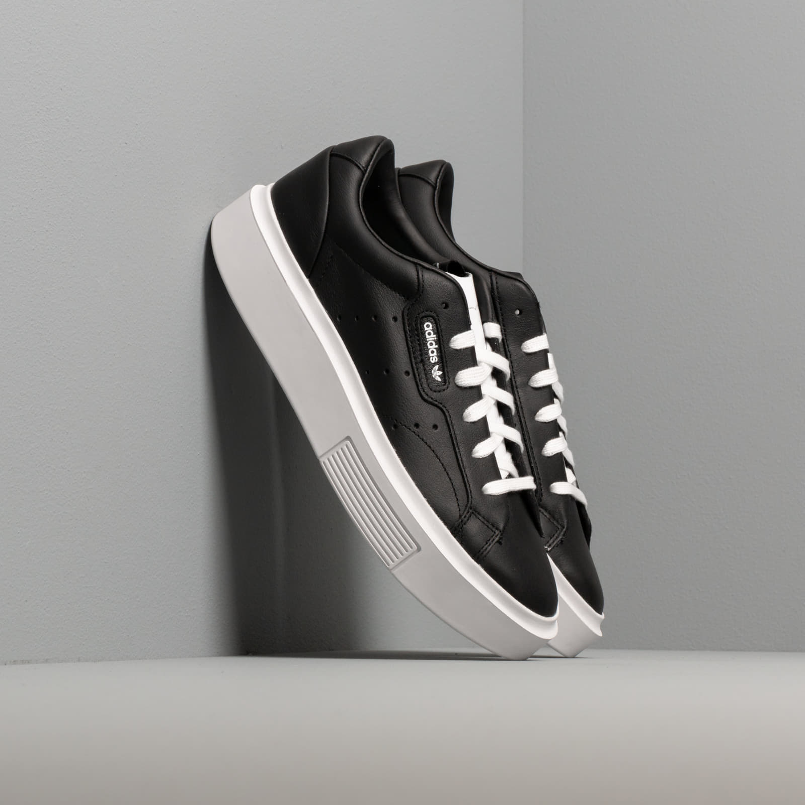 Дамски кецове и обувки adidas Sleek Super W Core Black/ Core Black/ Ftwr White