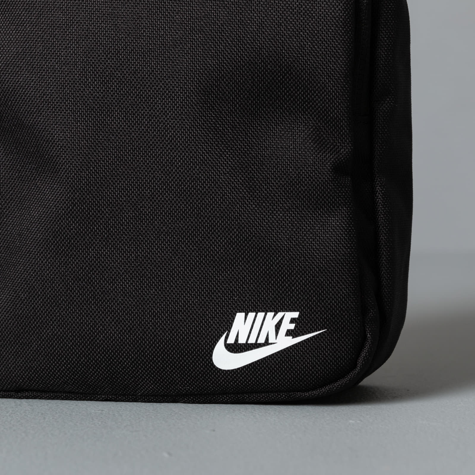 Crossbody bags Nike Sportswear Heritage Shoulder Bag Black/ White