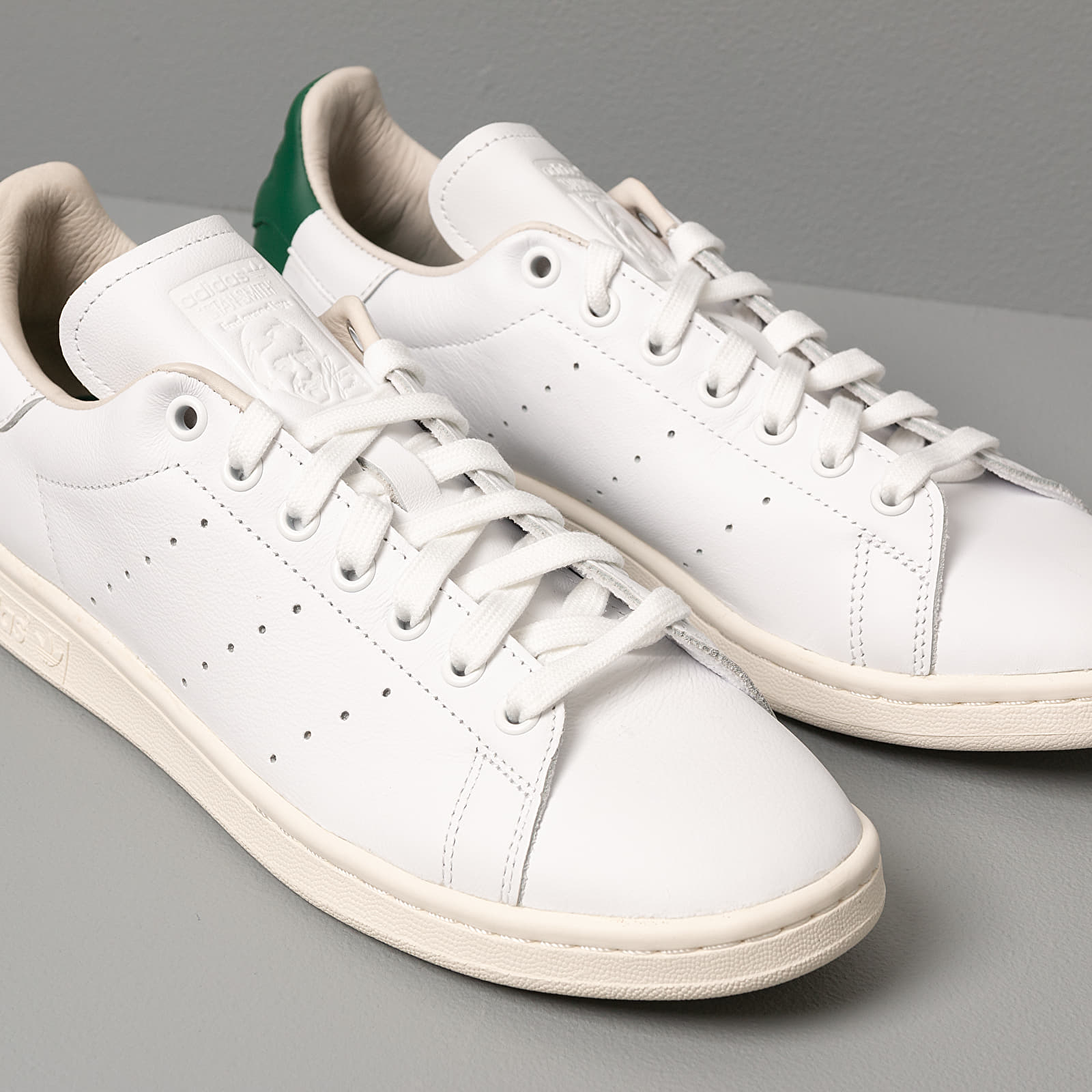 Stan smith off white green shop