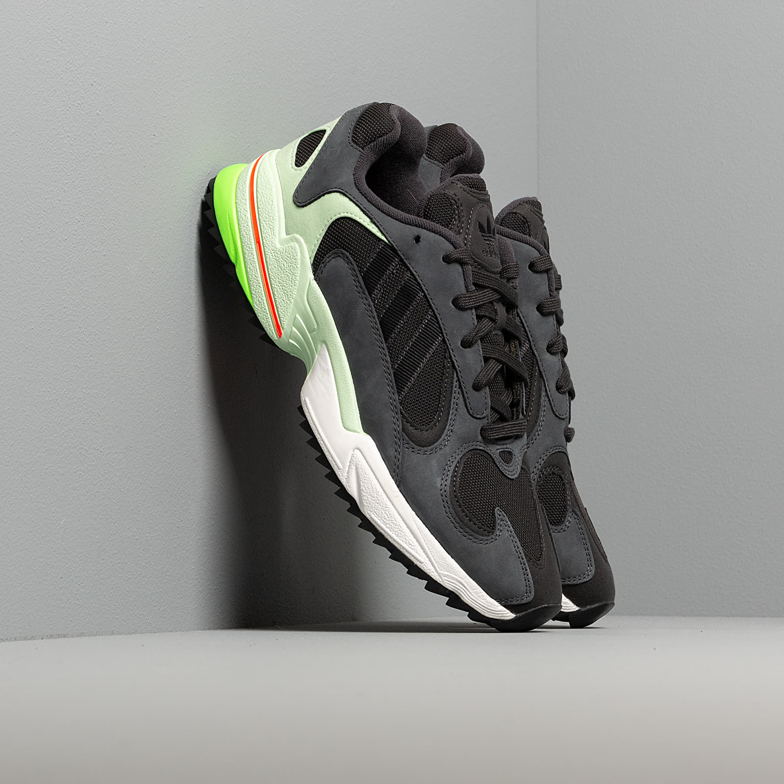 Мъжки кецове и обувки adidas Yung-1 Trail Carbon/ Core Black/ Glow Green