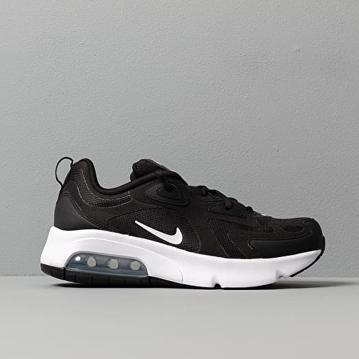 Nike 200 junior deals black and white