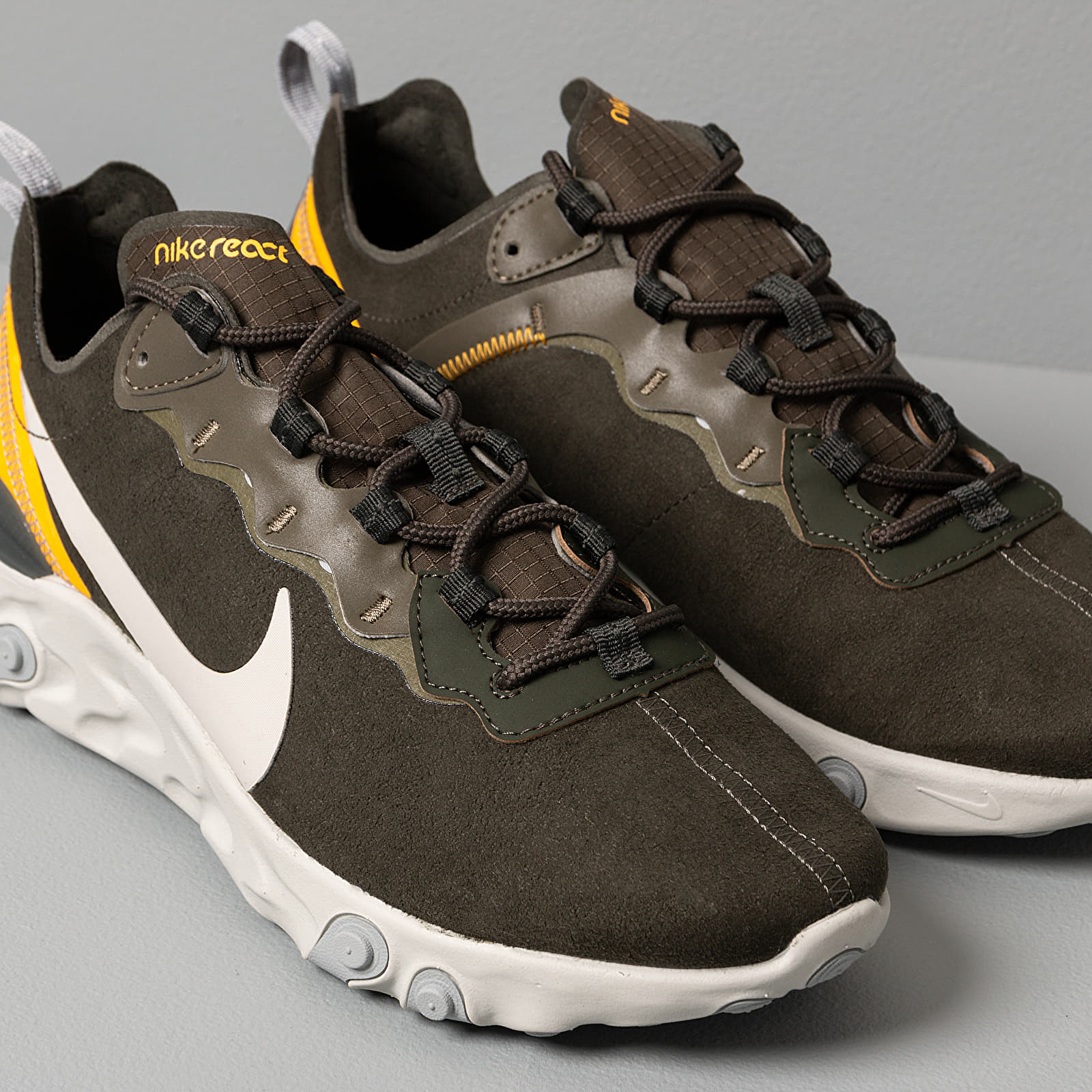 Chaussures et baskets homme Nike React Element 55 Sequoia Light Bone University Gold Footshop