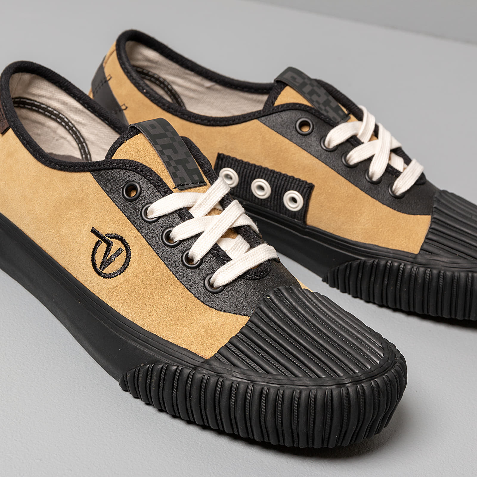 Zapatillas Hombre Vans x Taka Hayashi Authentic One Piece LX (Suede) Antique Gold/ Black