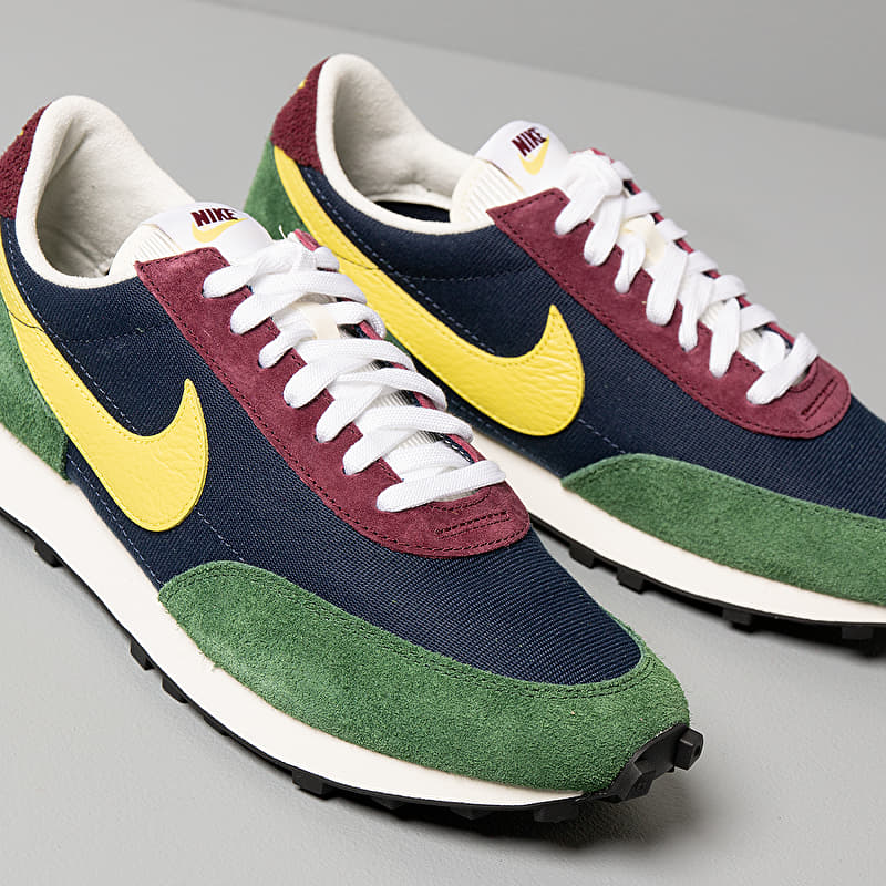 Nike Daybreak Obsidian/ Dynamic Yellow-Cosmic Bonsai | Footshop