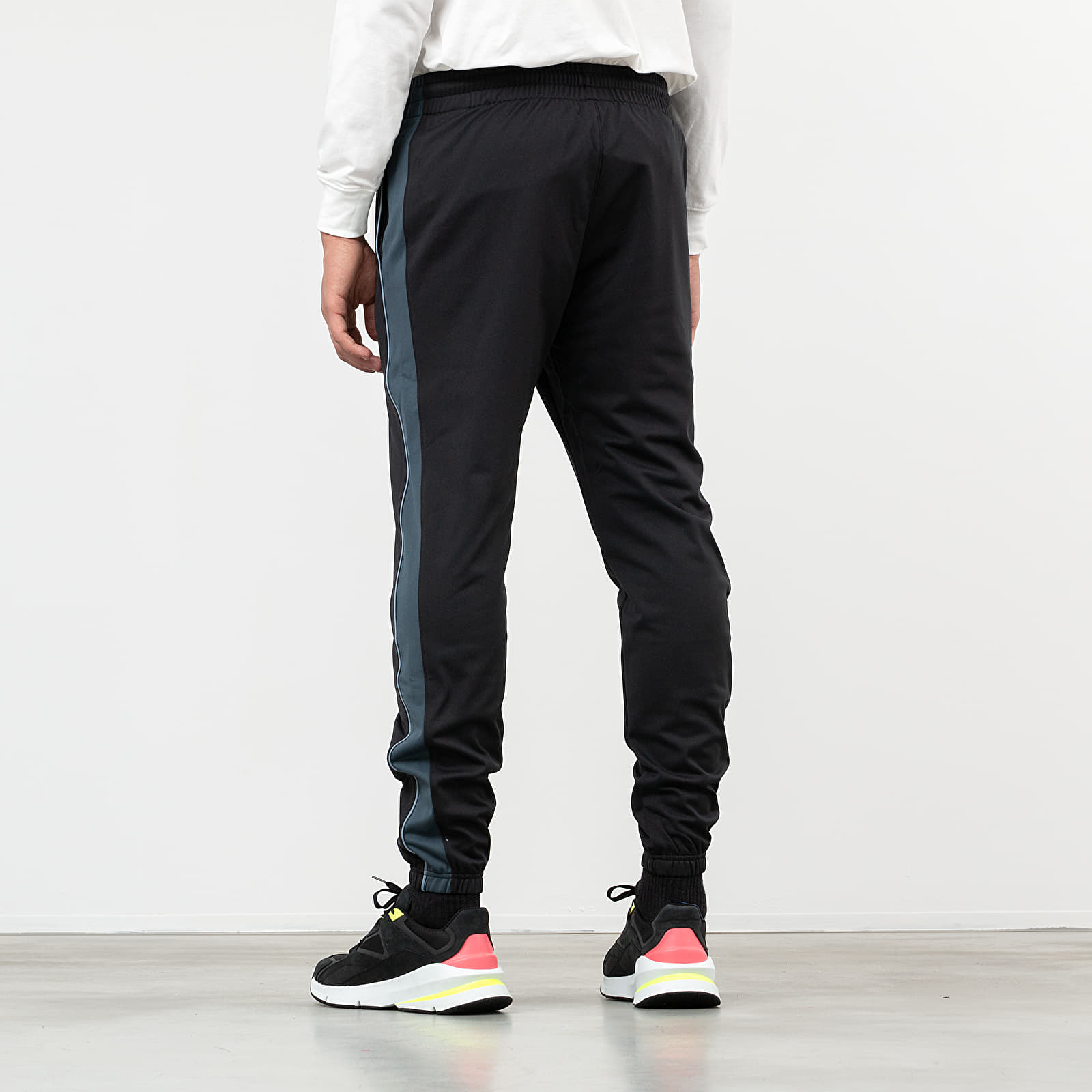 Pants Under Armour Unstoppable Essential Track Pants Black