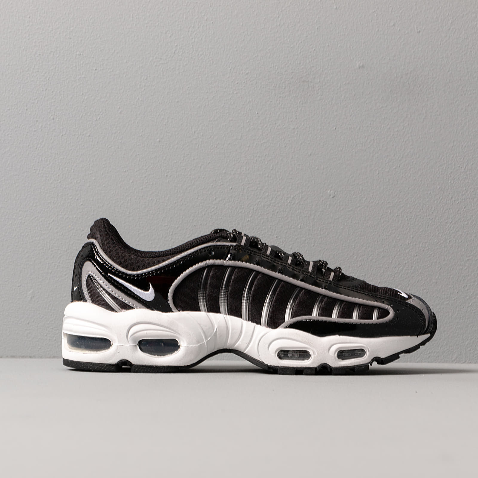 Chaussures et baskets femme Nike W Air Max Tailwind IV NRG Black/ White-Black