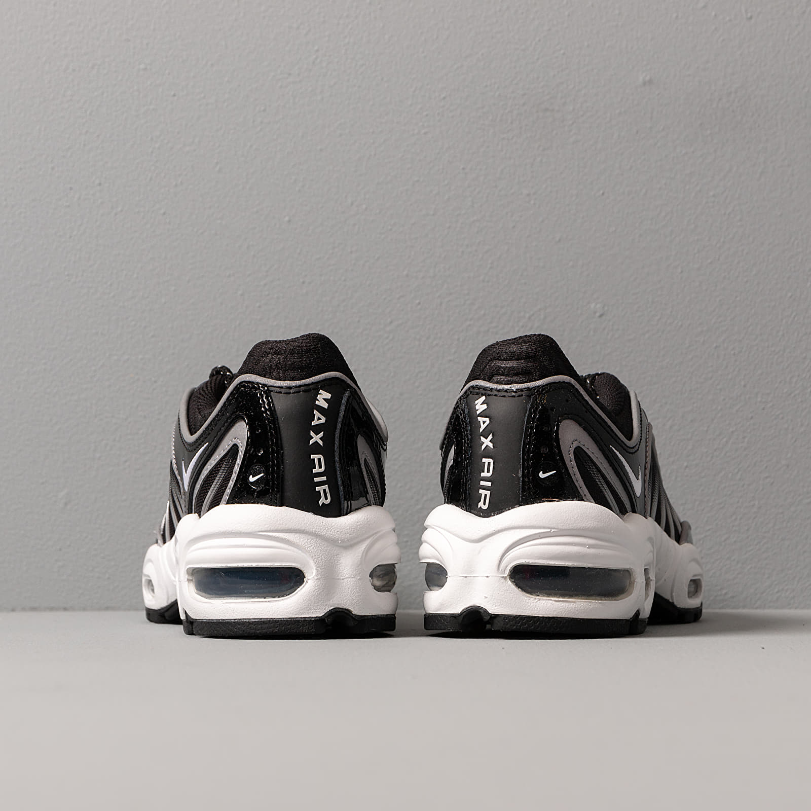 Chaussures et baskets femme Nike W Air Max Tailwind IV NRG Black/ White-Black