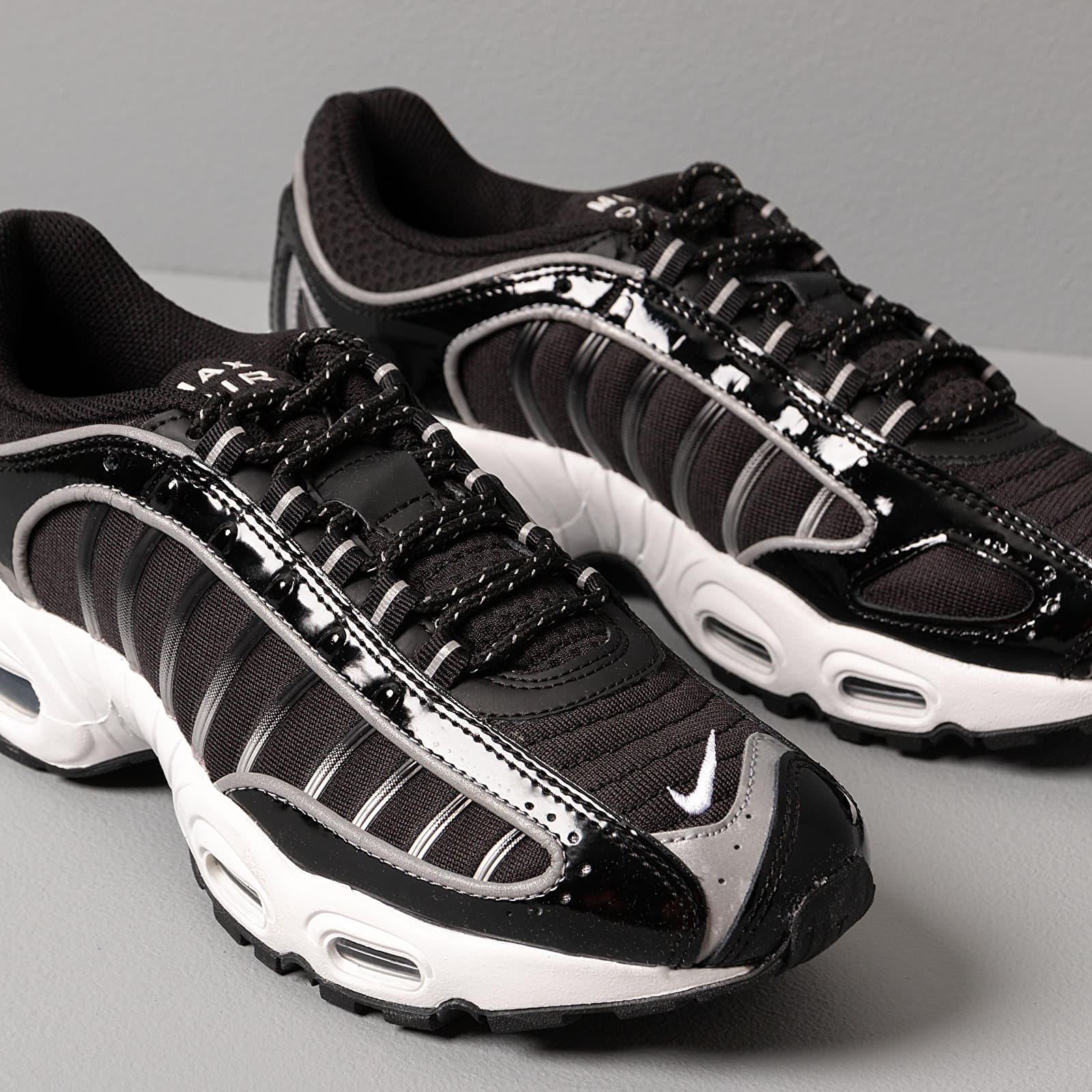 Chaussures et baskets femme Nike W Air Max Tailwind IV NRG Black/ White-Black