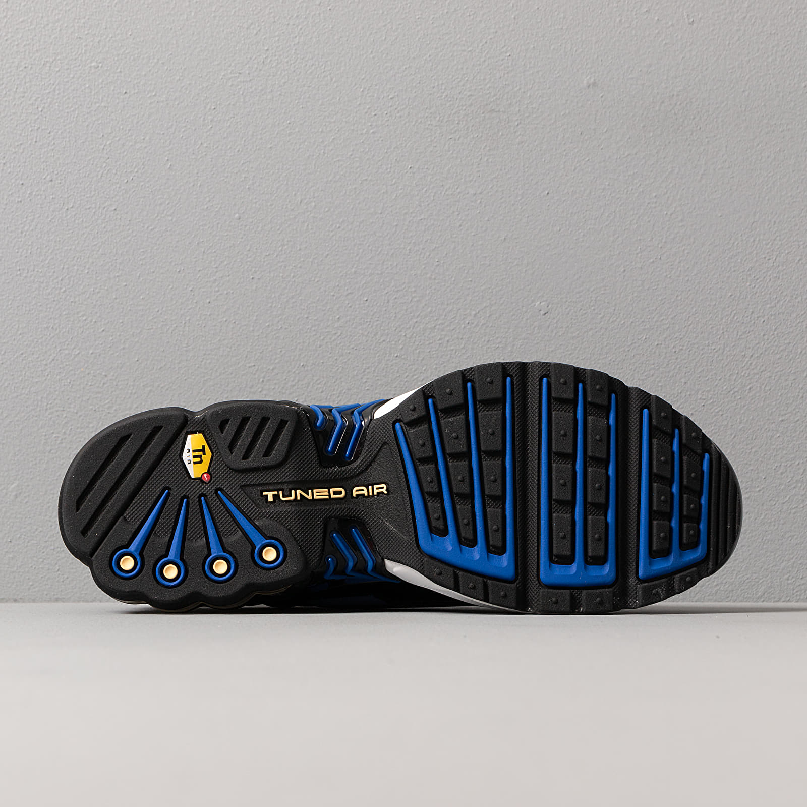 Air max plus top iii black/chamois/hyper blue/white
