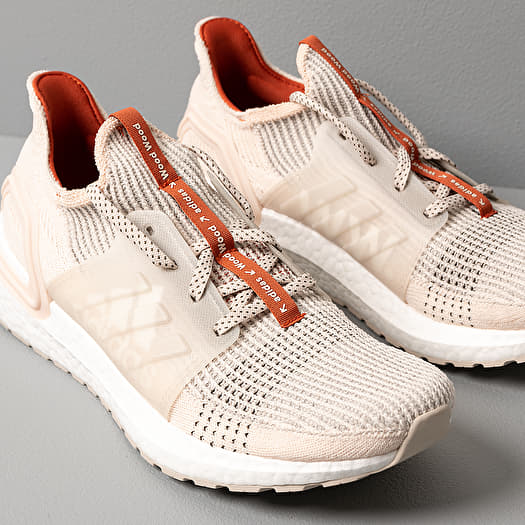 Boys ultra boost 19 top