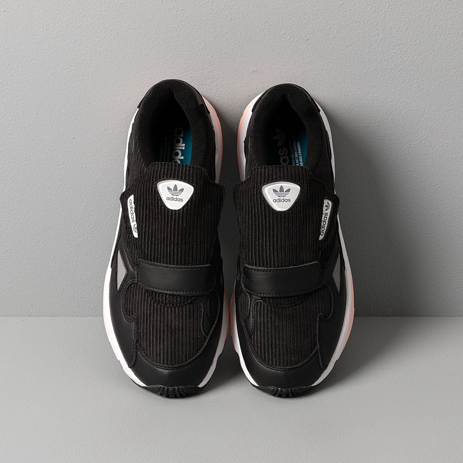 Les on sale falcon adidas