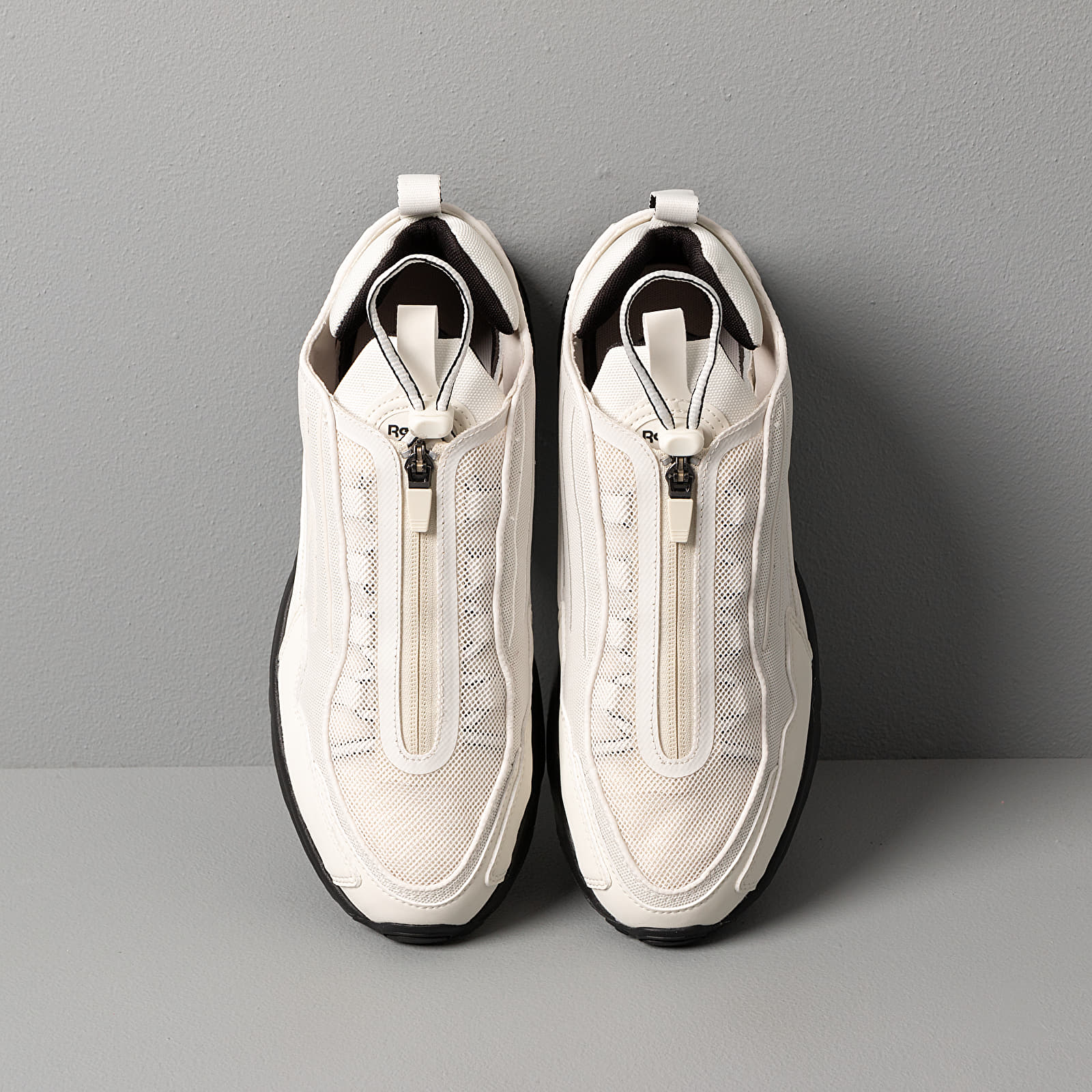 Women s shoes Reebok x Gigi Hadid DMX Series 2200 Zip Chalk Black