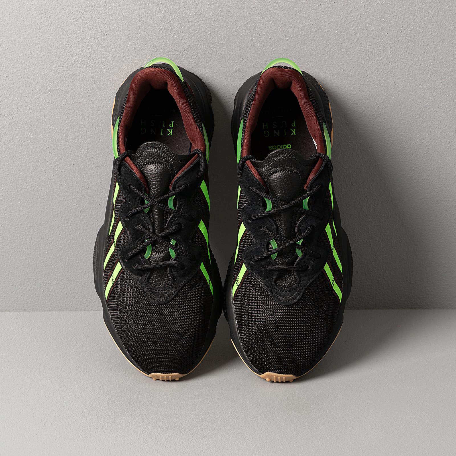 Herren Sneaker und Schuhe adidas x Pusha T Ozweego Core Black Core Black Core Black Footshop