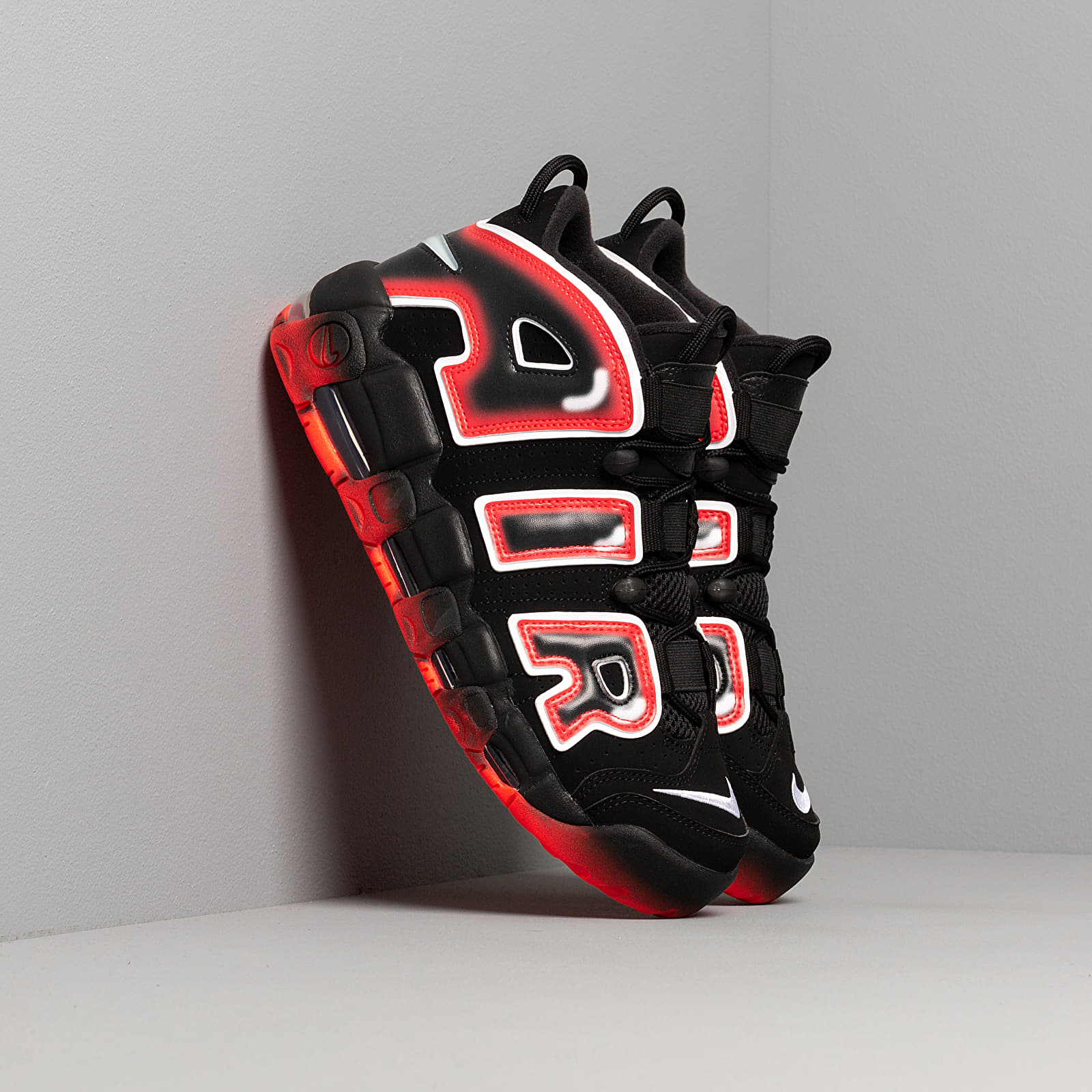 Air more uptempo '96 trainer online black / white / laser crimson