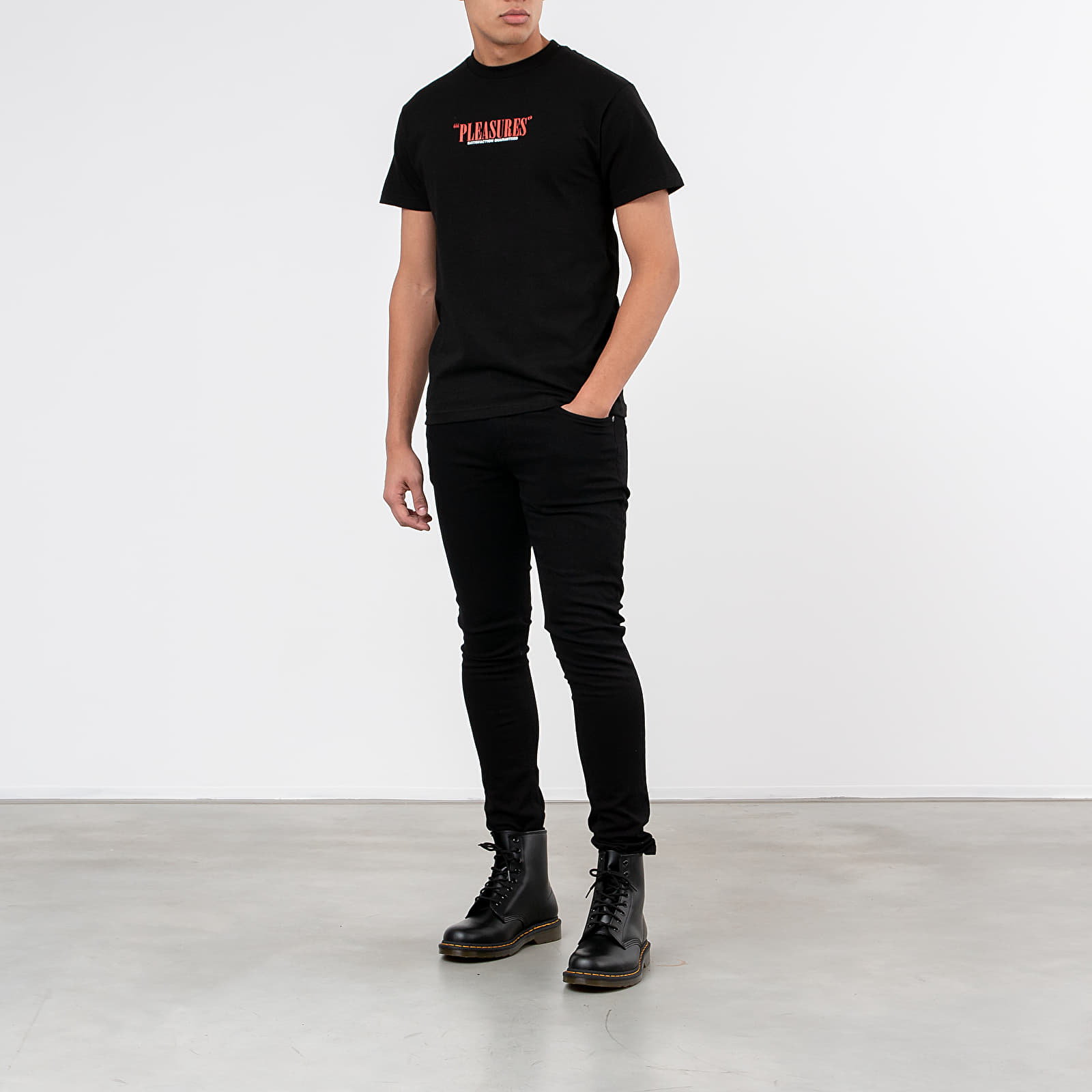 Magliette PLEASURES Satisfaction Guaranteed Tee Black