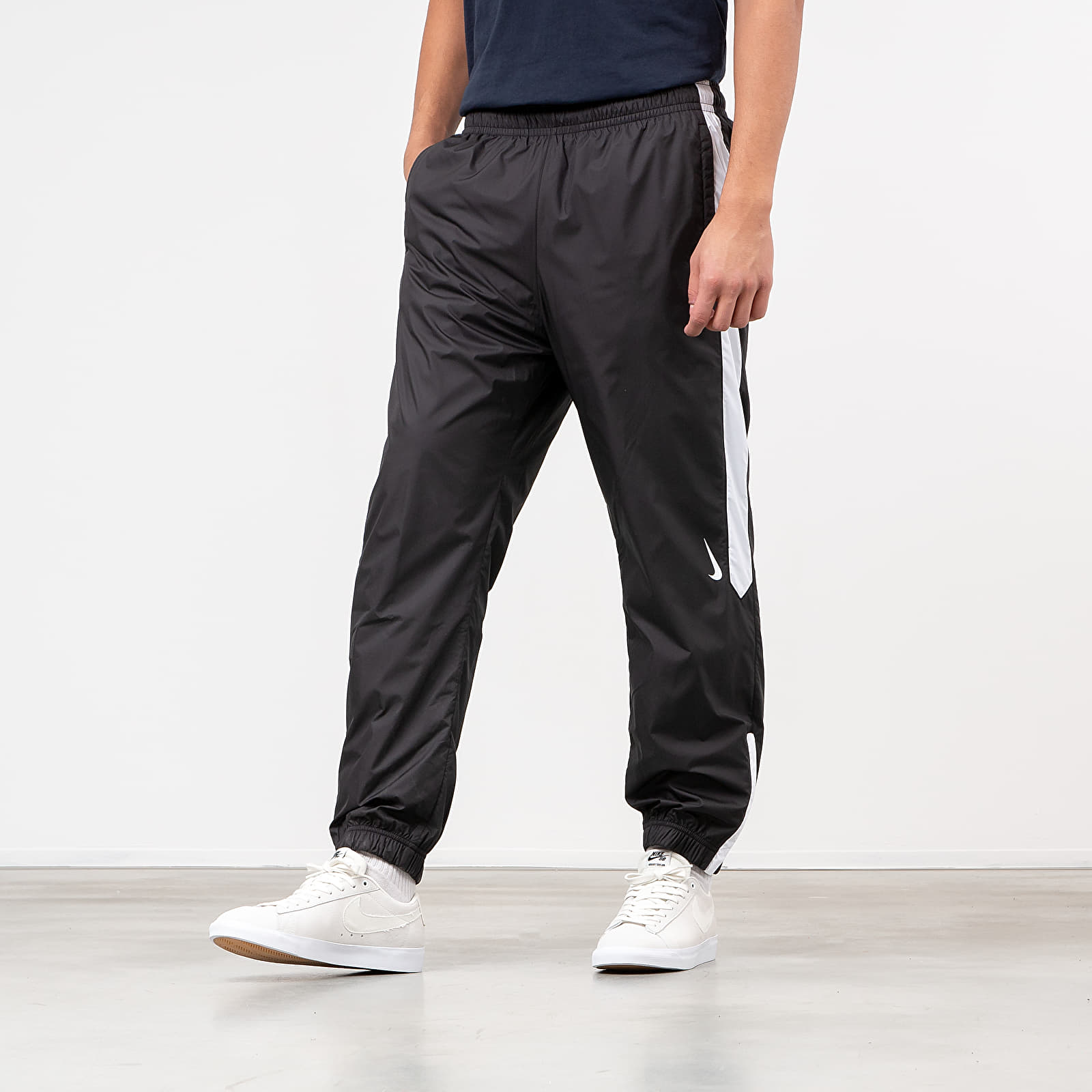 Дънки и панталони Nike SB Shield Skate Track Pants Black/ White