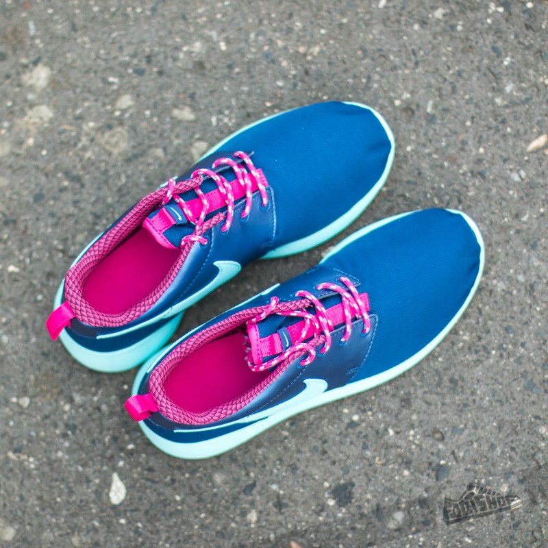 Women s shoes Nike Roshe One GS Hyper Pink Insignia Blue Copa