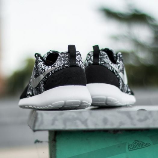 Wmns Nike Roshe One