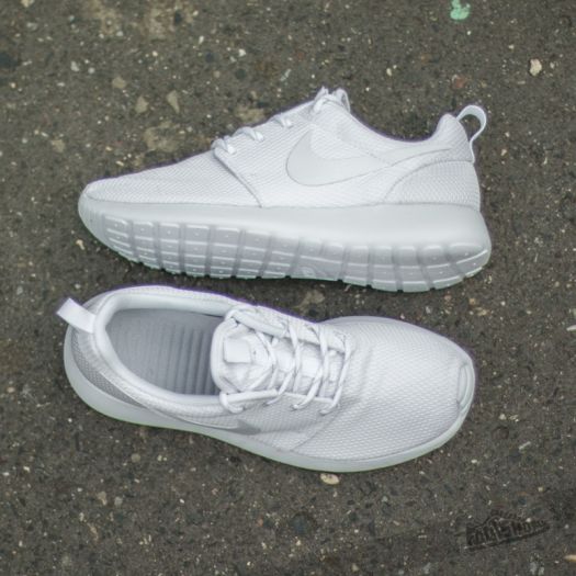 All white 2024 roshes womens