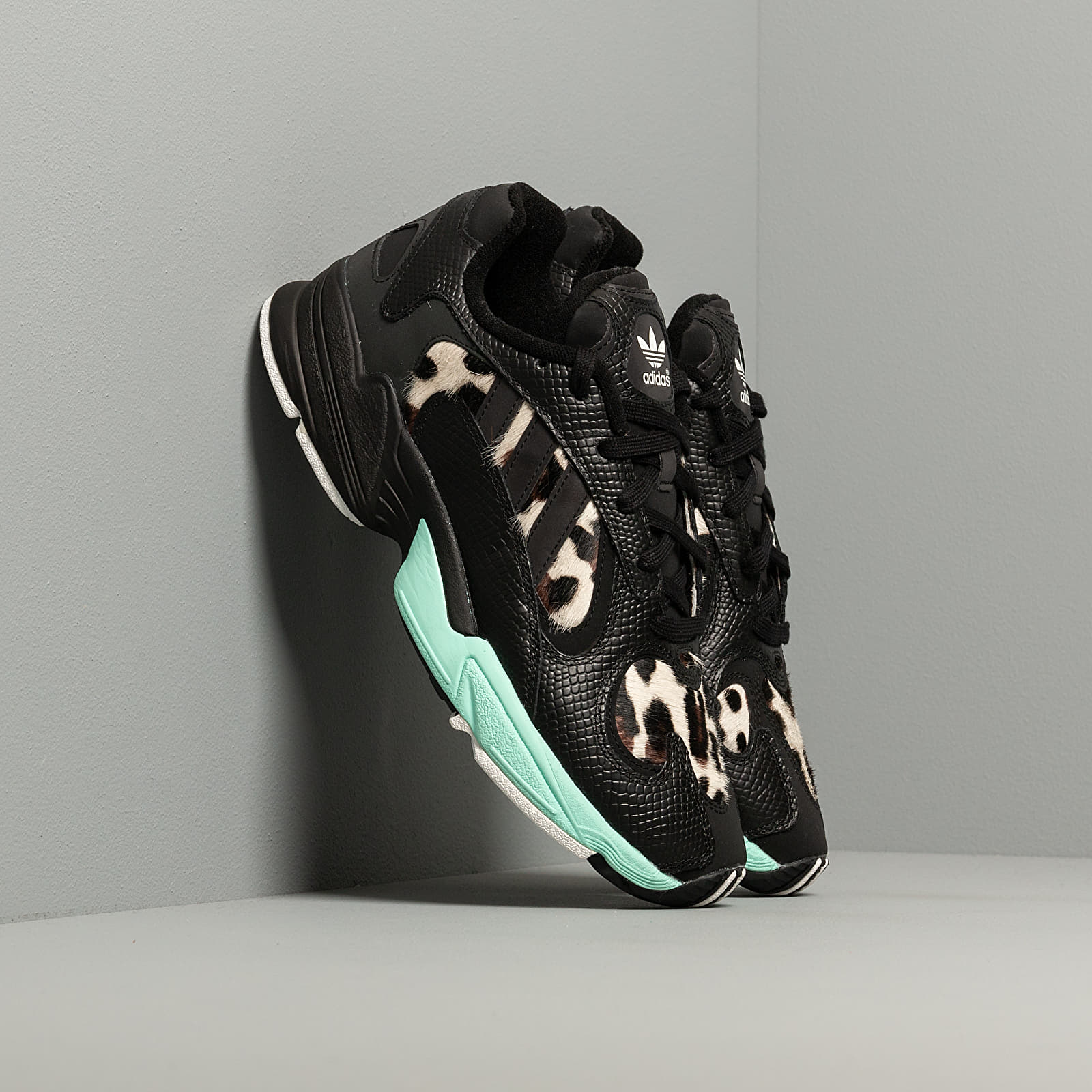 Pánské tenisky a boty adidas Yung-1 Core Black/ Core Black/ Core Black