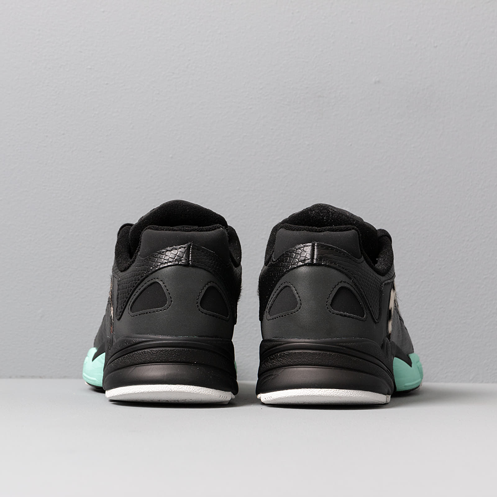 Pánské tenisky a boty adidas Yung-1 Core Black/ Core Black/ Core Black