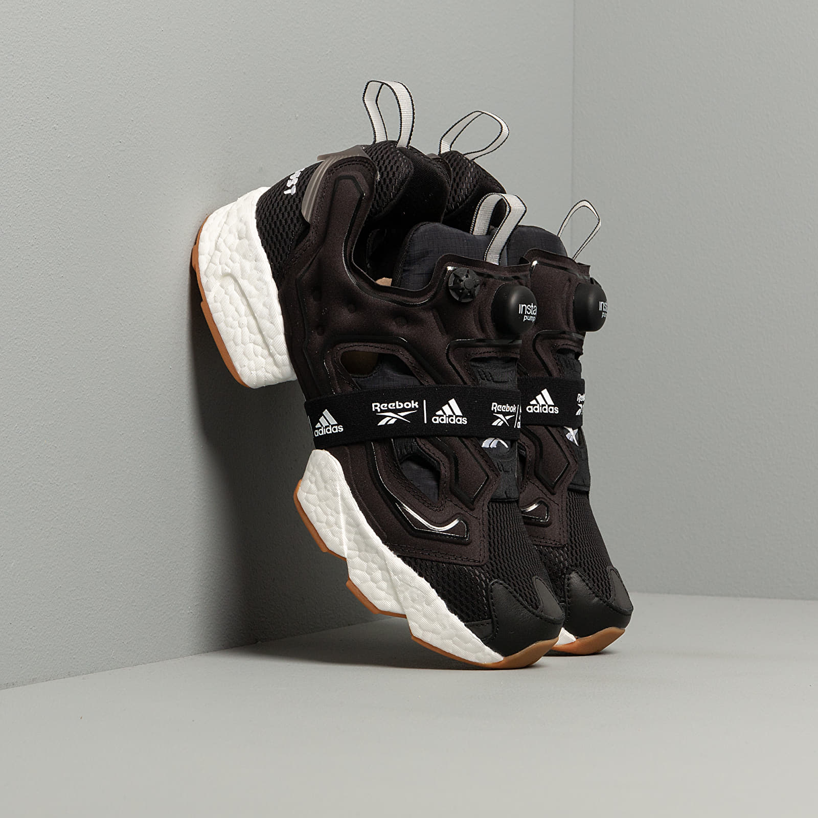 Zapatillas Hombre Reebok Instapump Fury BOOST Black/ White/ Reebok Rubber Gum-06