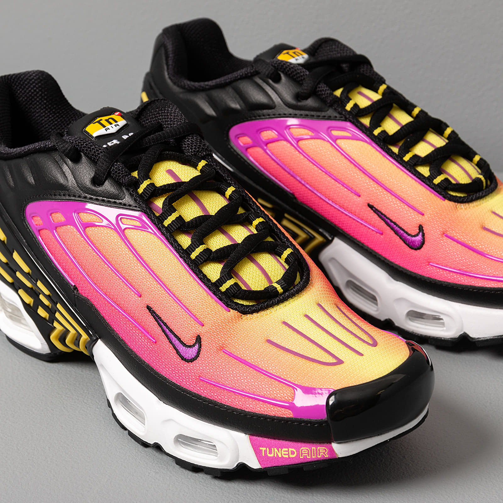 Herren Sneaker und Schuhe Nike Air Max Plus III Black Hyper Violet Dynamic Yellow Footshop
