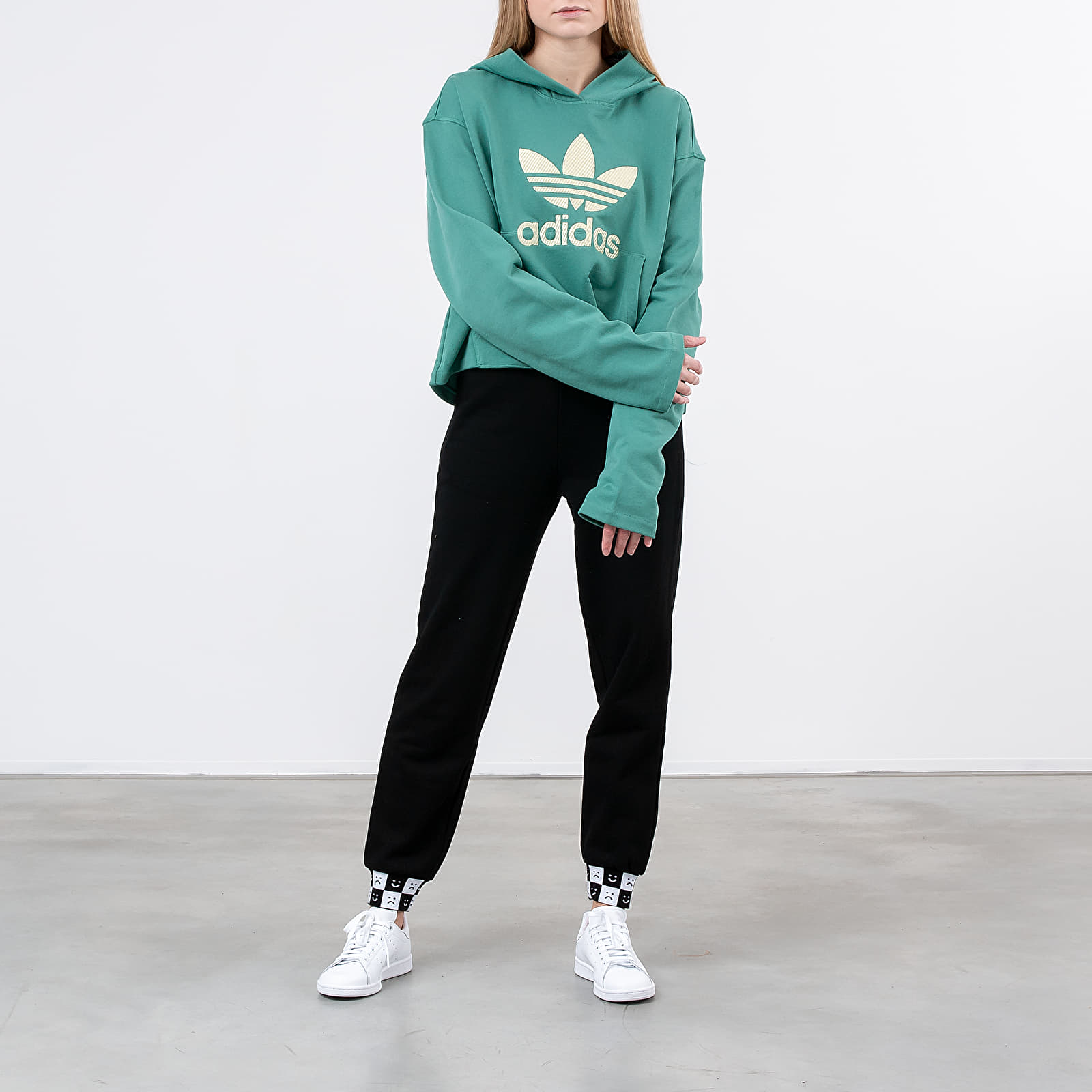 Originals premium trefoil shop cropped hoodie in green