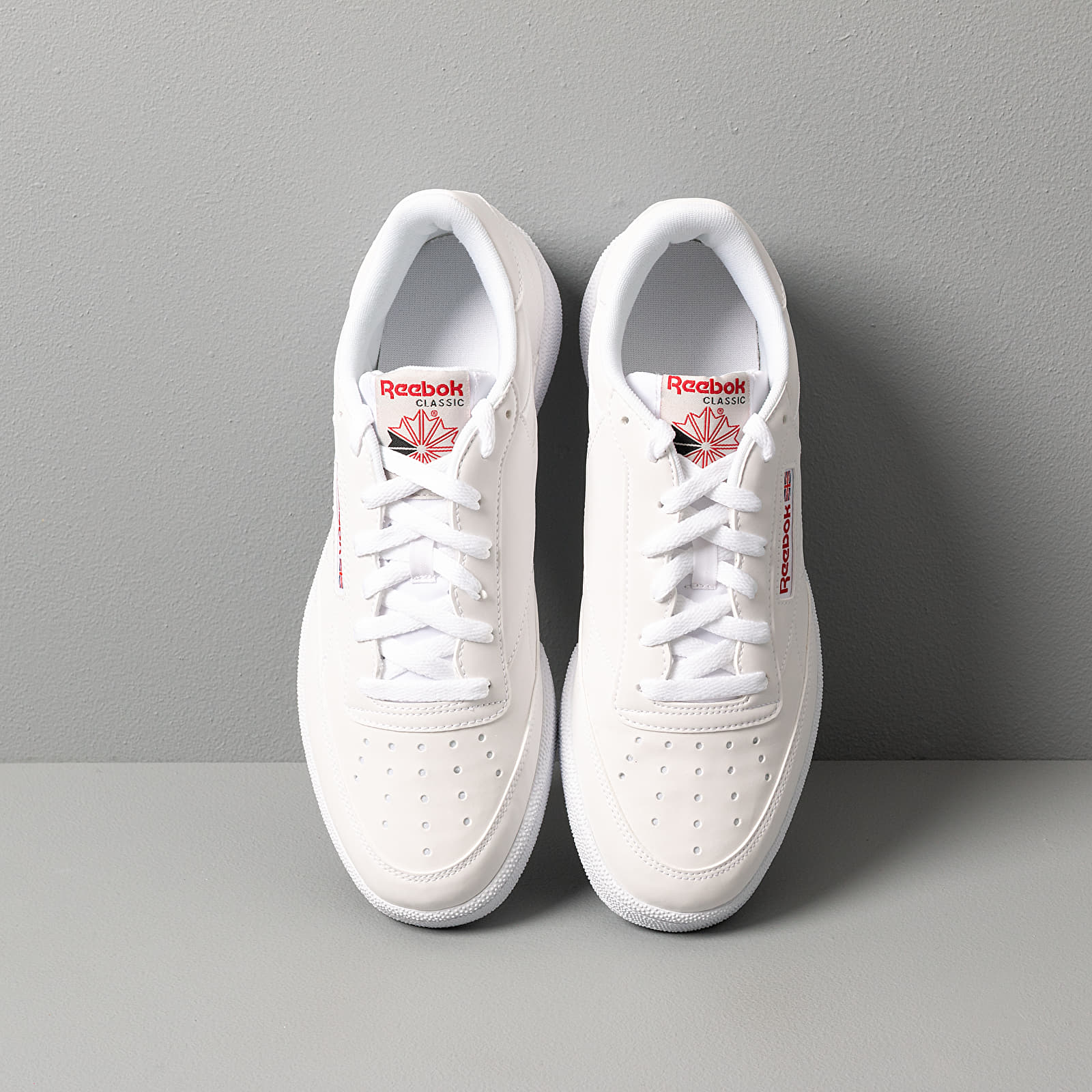 Reebok club c 85 skull grey top