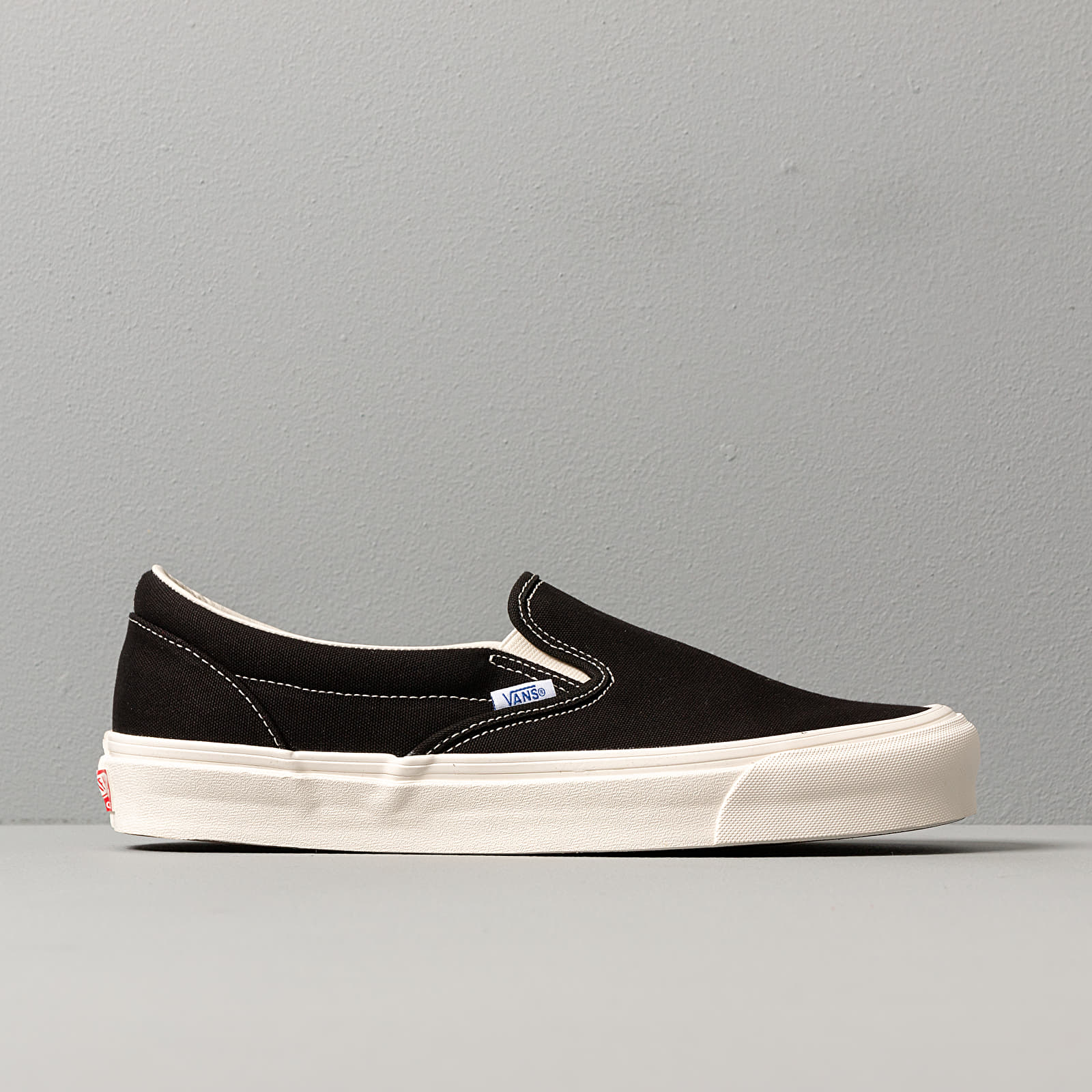 Scarpe uomo Vans OG Classic Slip-On LX (Canvas) Black