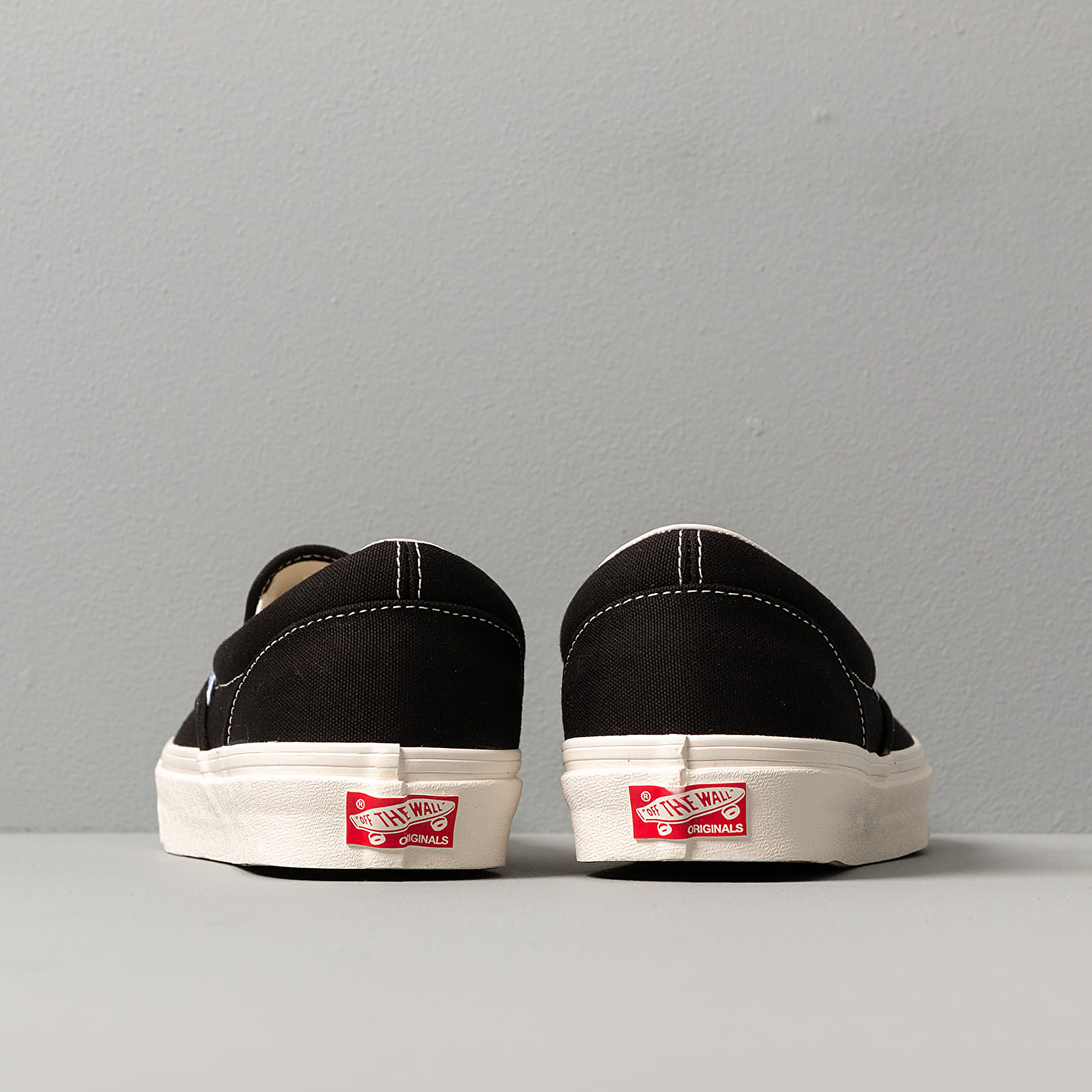 Scarpe uomo Vans OG Classic Slip-On LX (Canvas) Black