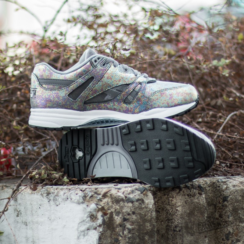 Chaussures et baskets femme Reebok Ventilator Co Op Shark Gravel Flat Grey White Footshop