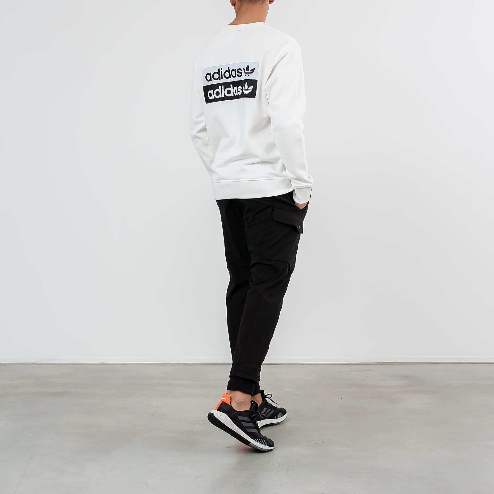 Adidas originals linear on sale 2.0 crew sweatshir
